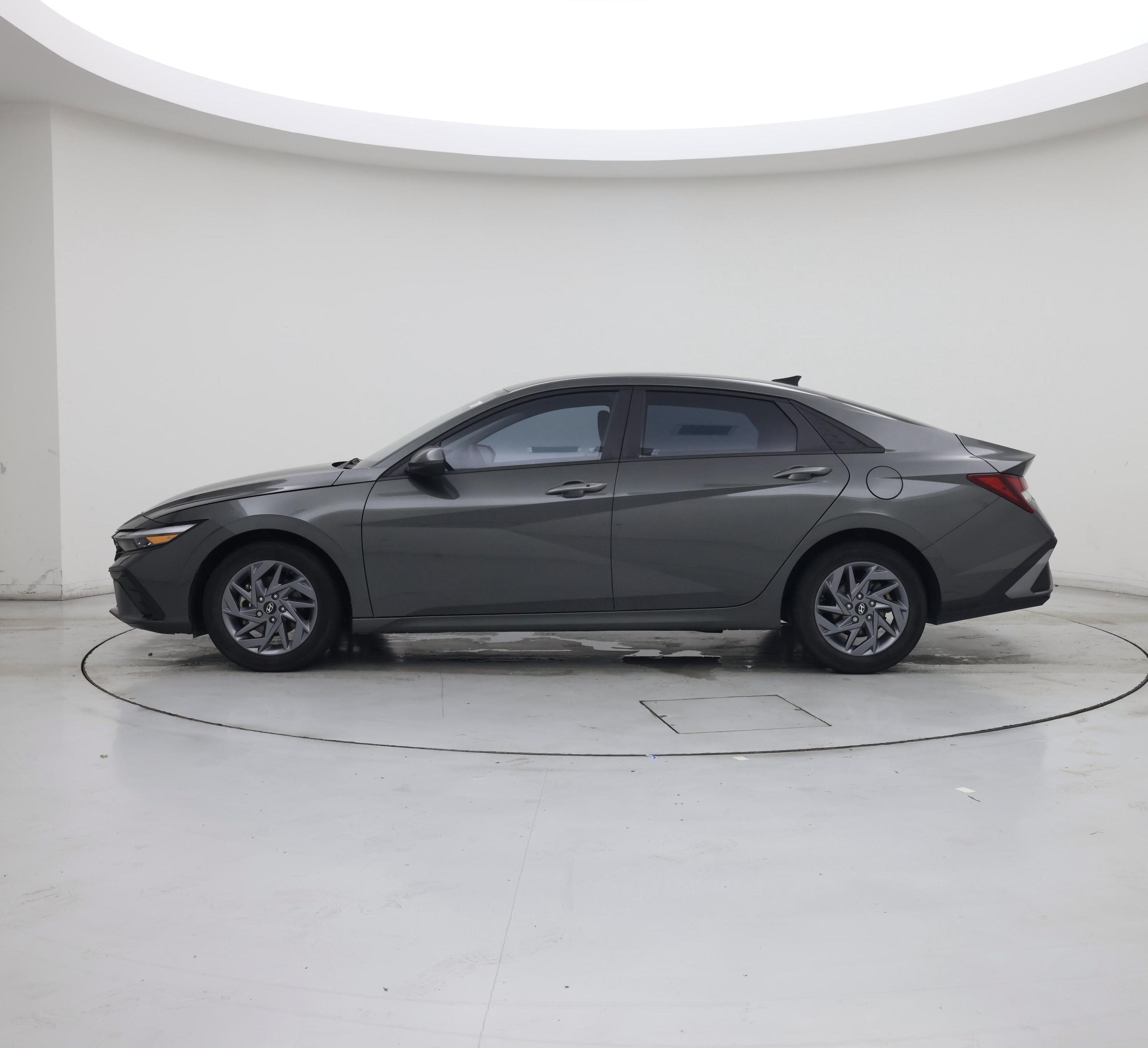 Thumbnail: 2024 Hyundai Elantra - 3