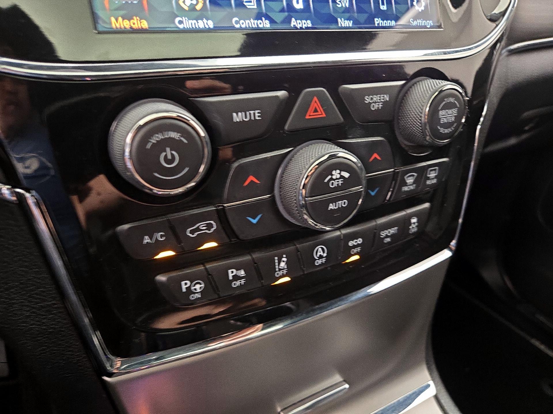 Thumbnail: 2021 Jeep Grand Cherokee - 17