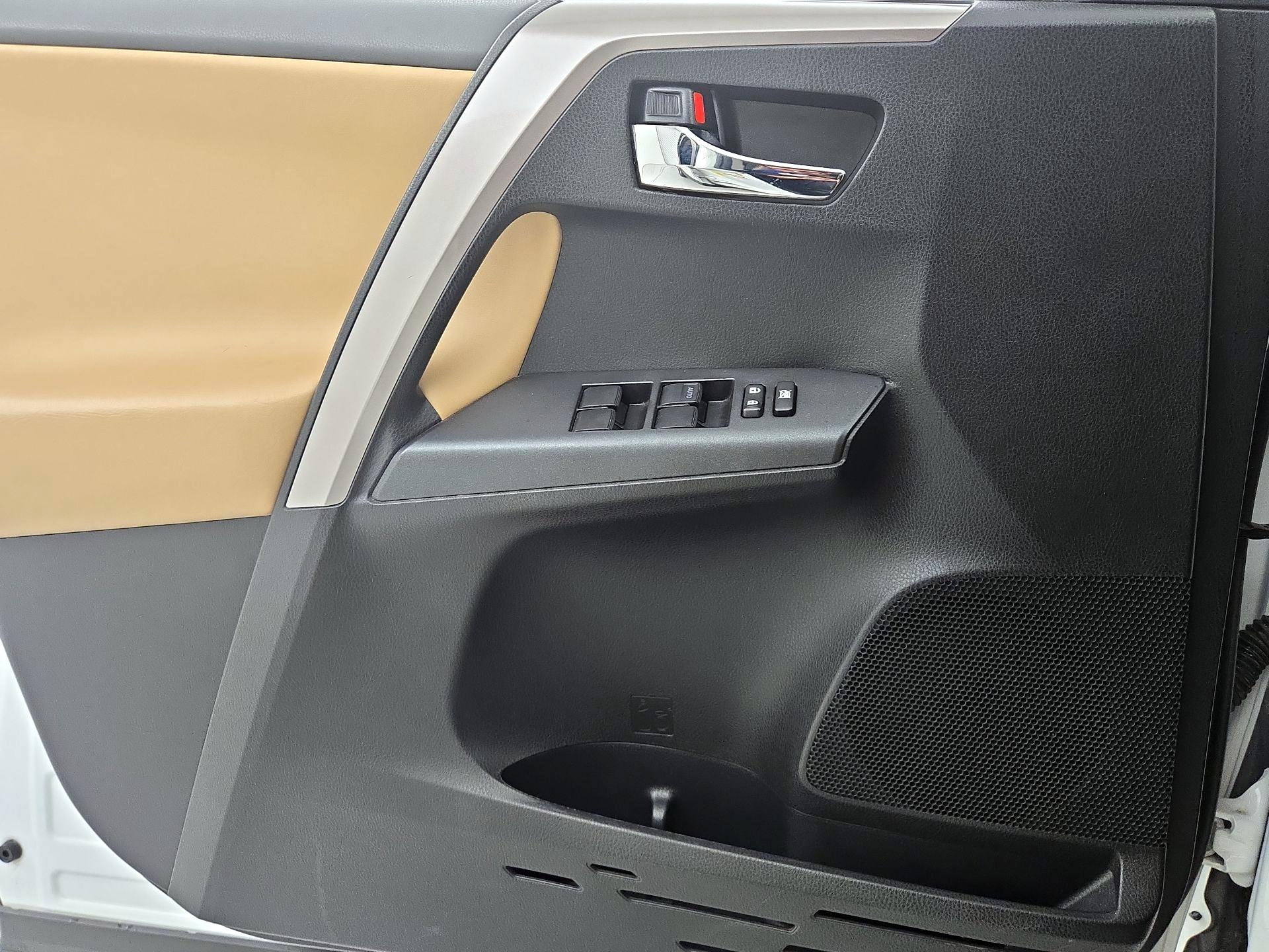 Thumbnail: 2018 Toyota RAV4 - 12