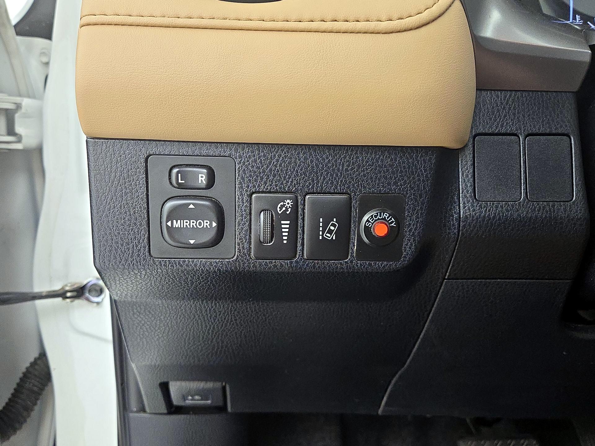 Thumbnail: 2018 Toyota RAV4 - 13