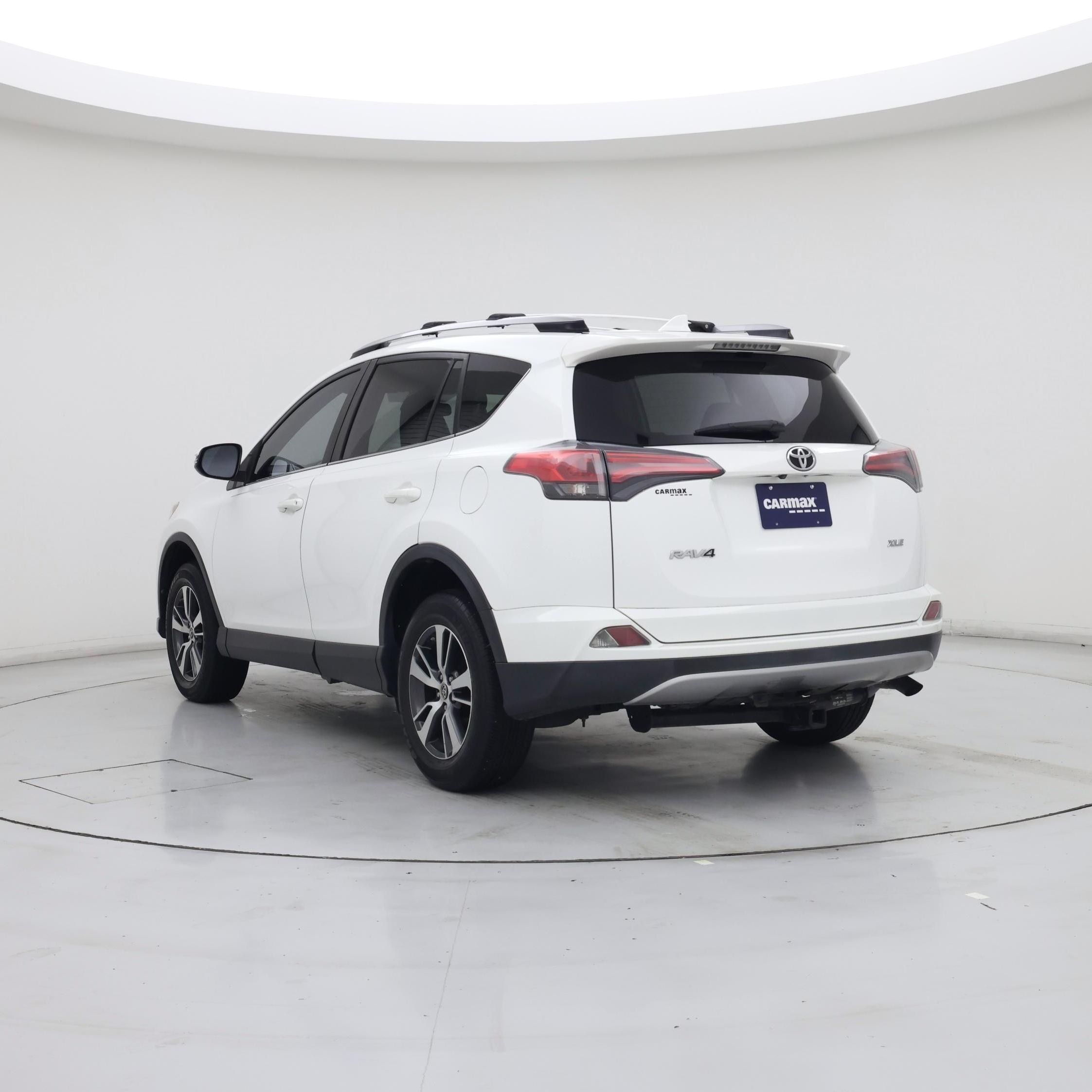 Thumbnail: 2018 Toyota RAV4 - 2