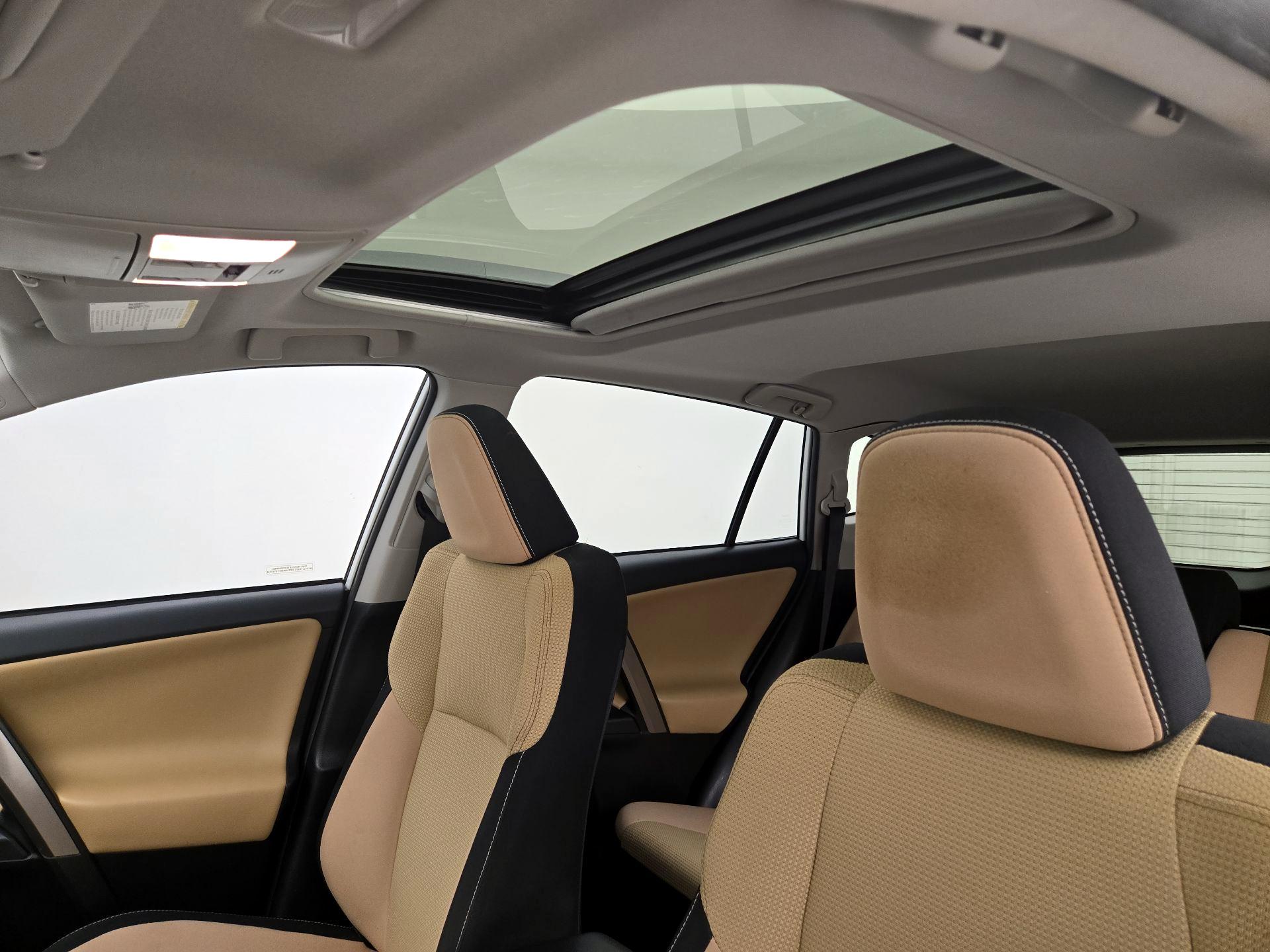 Thumbnail: 2018 Toyota RAV4 - 19