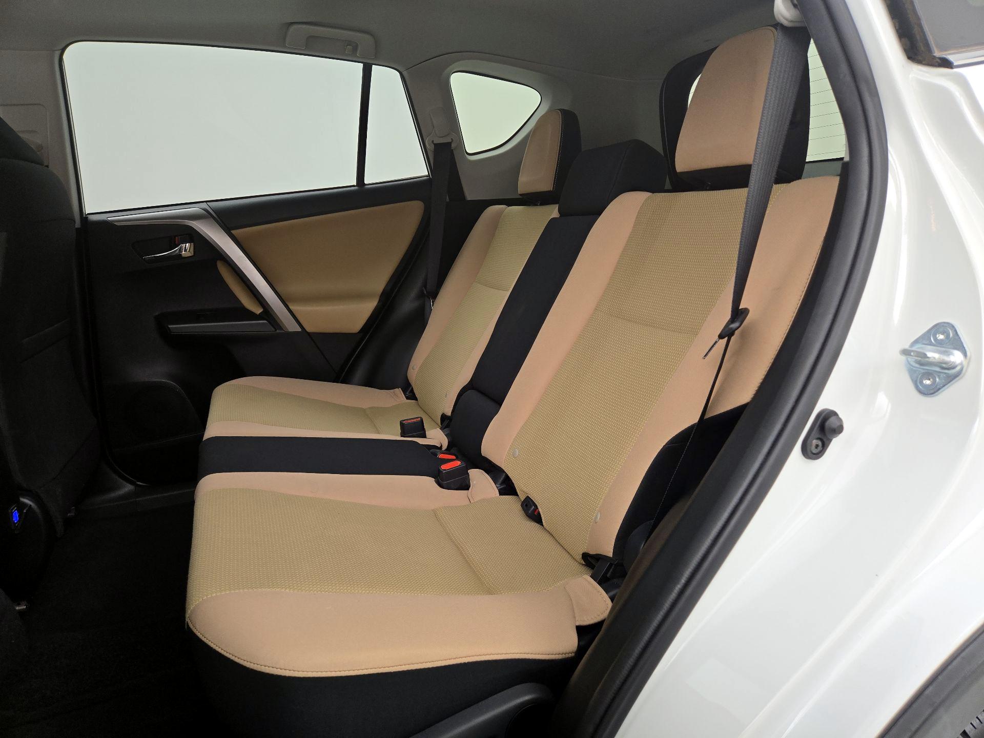Thumbnail: 2018 Toyota RAV4 - 20