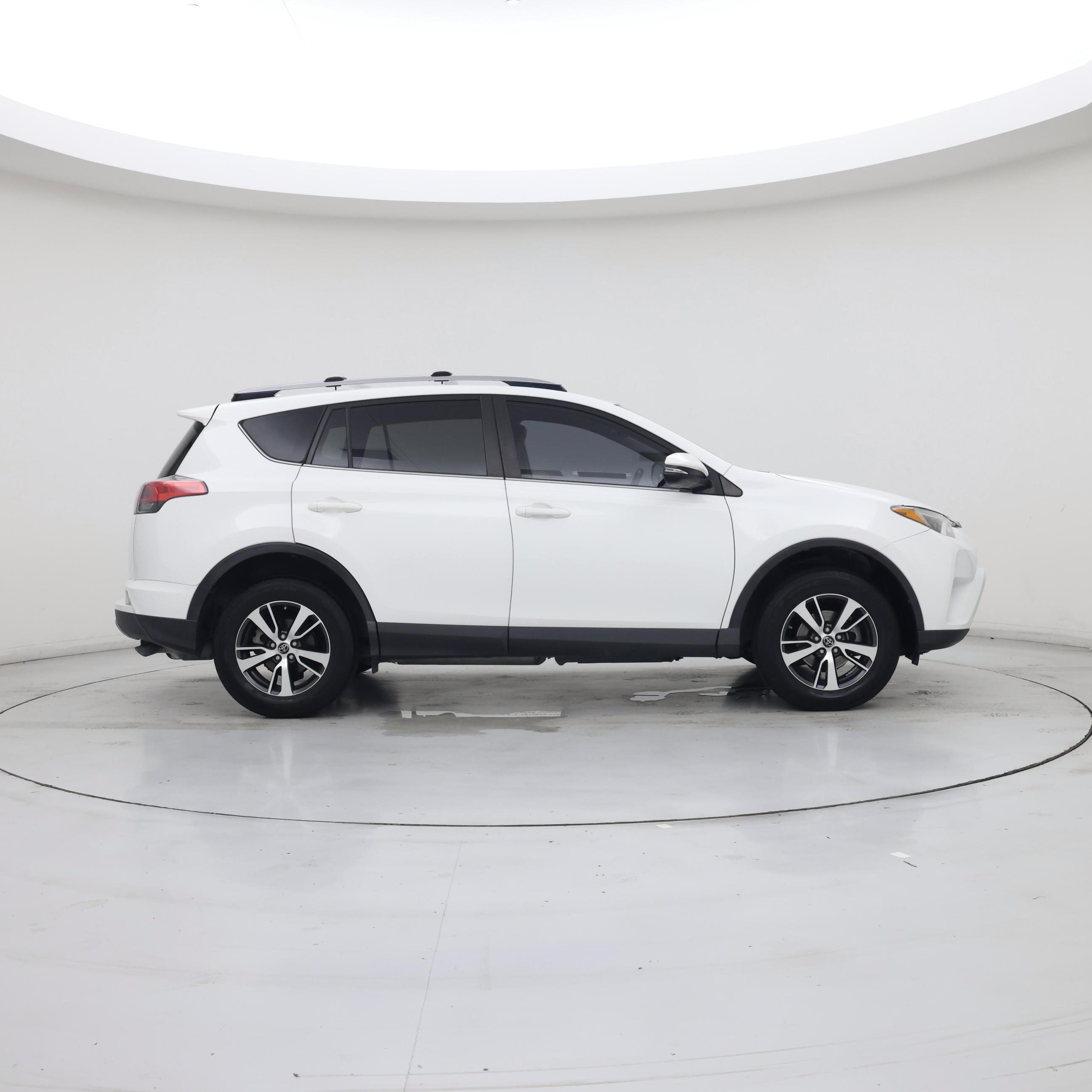 Thumbnail: 2018 Toyota RAV4 - 7