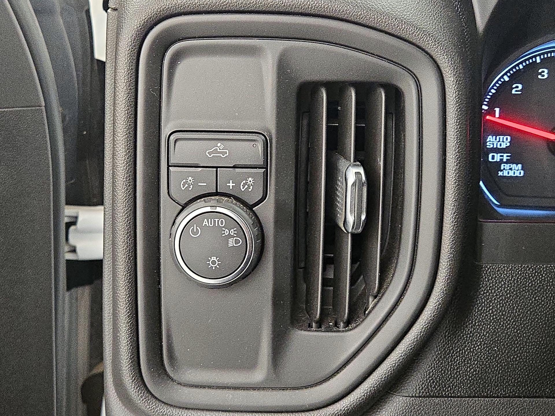 Thumbnail: 2020 Chevrolet Silverado 1500 - 13