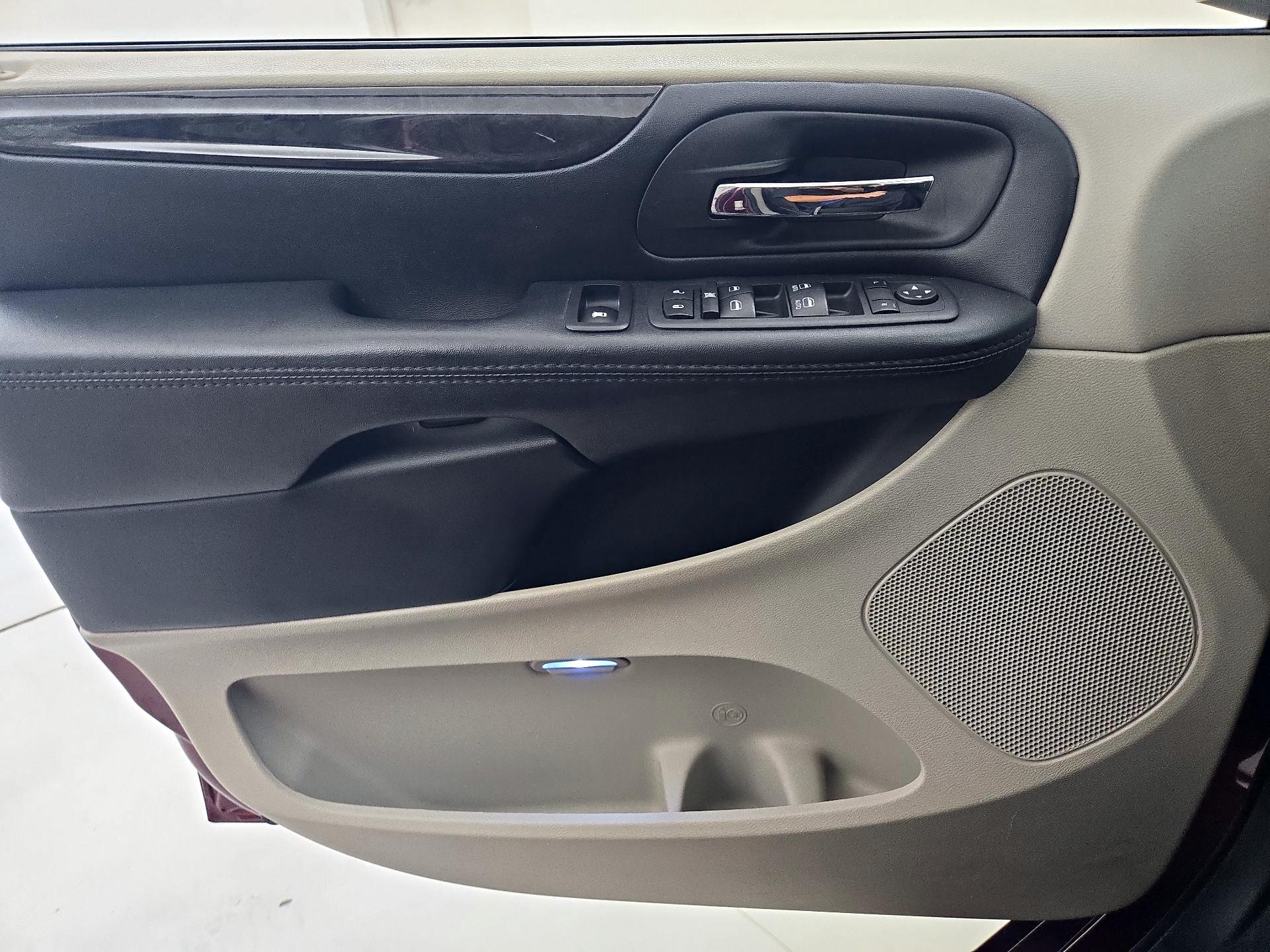 Thumbnail: 2020 Dodge Grand Caravan - 12
