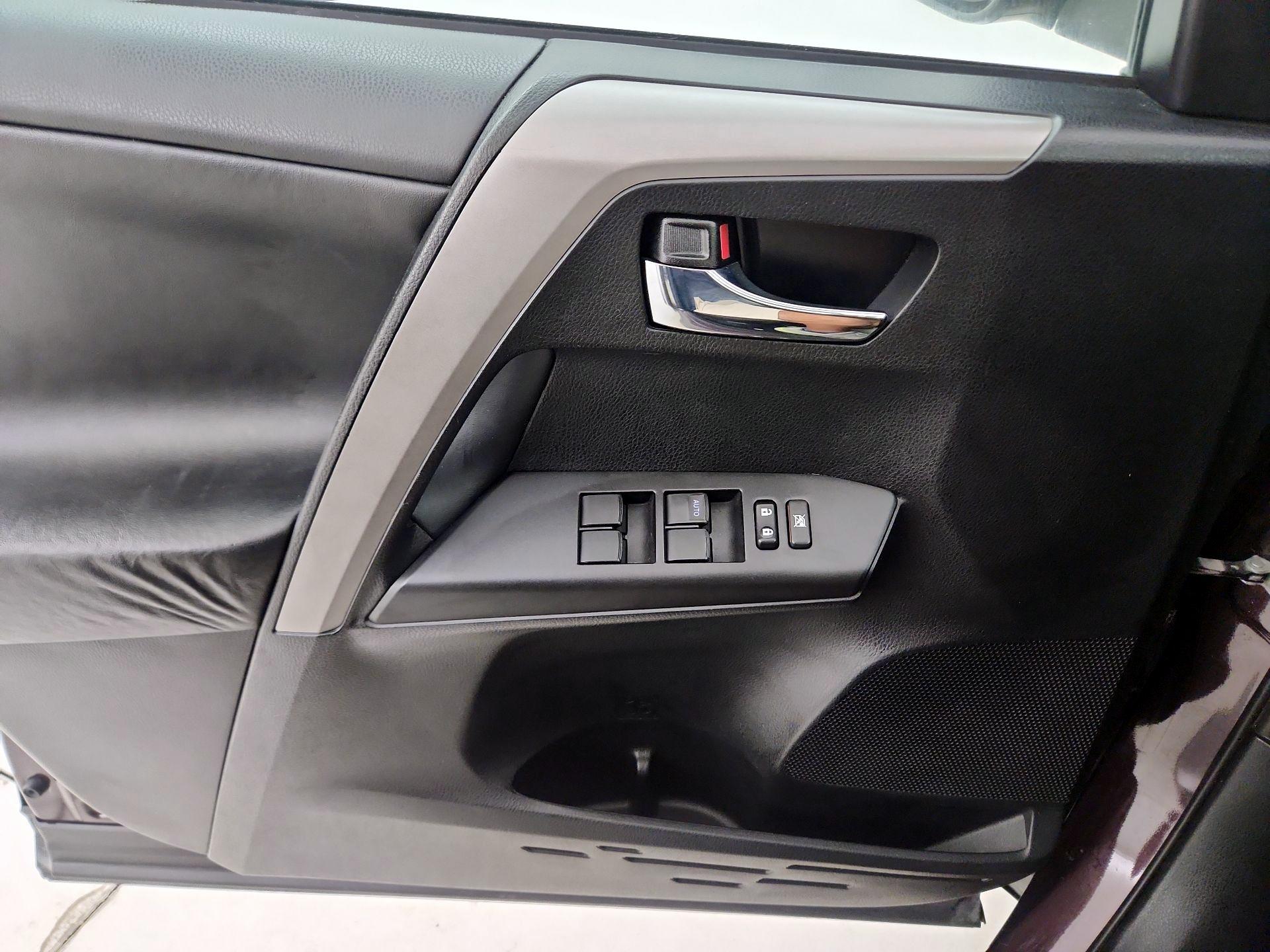 Thumbnail: 2017 Toyota RAV4 - 12