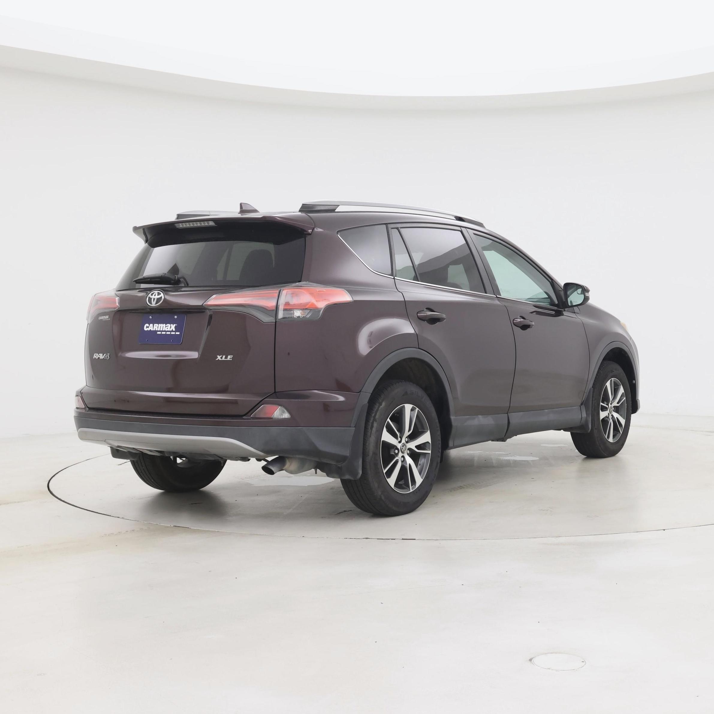 Thumbnail: 2017 Toyota RAV4 - 8
