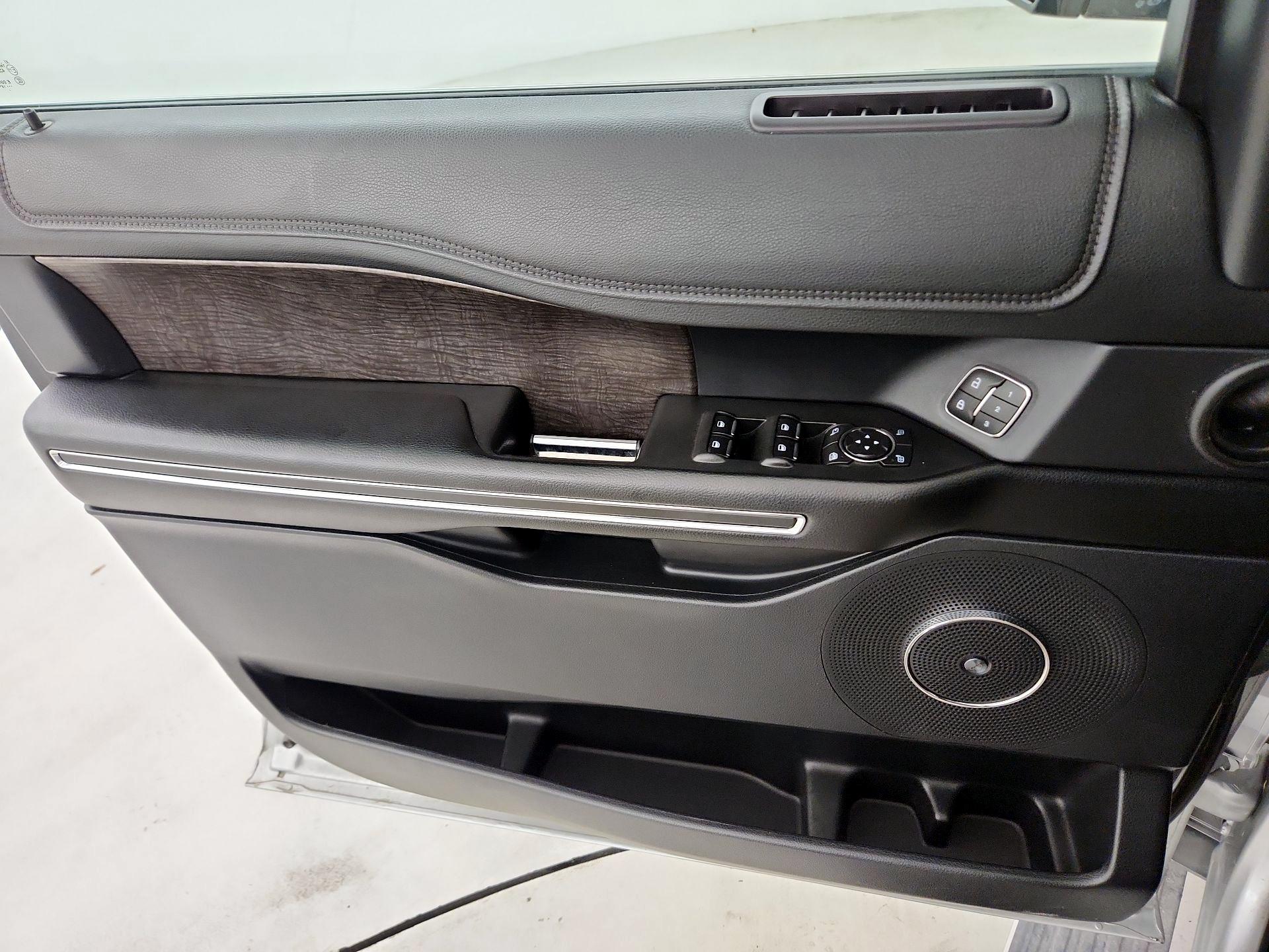 Thumbnail: 2019 Ford Expedition - 10