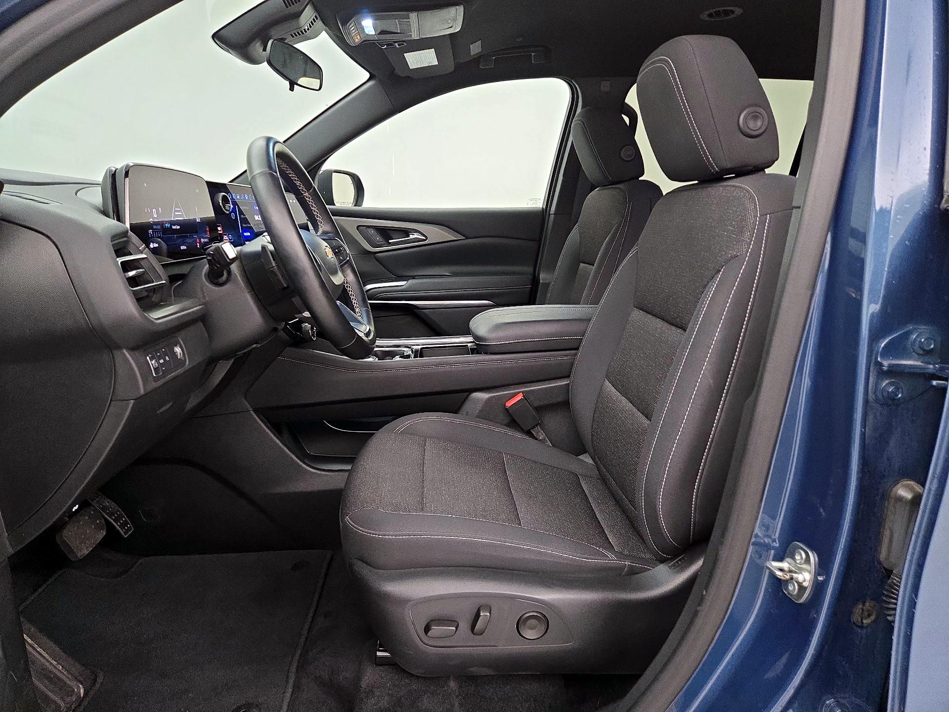 Thumbnail: 2025 Chevrolet Traverse - 11