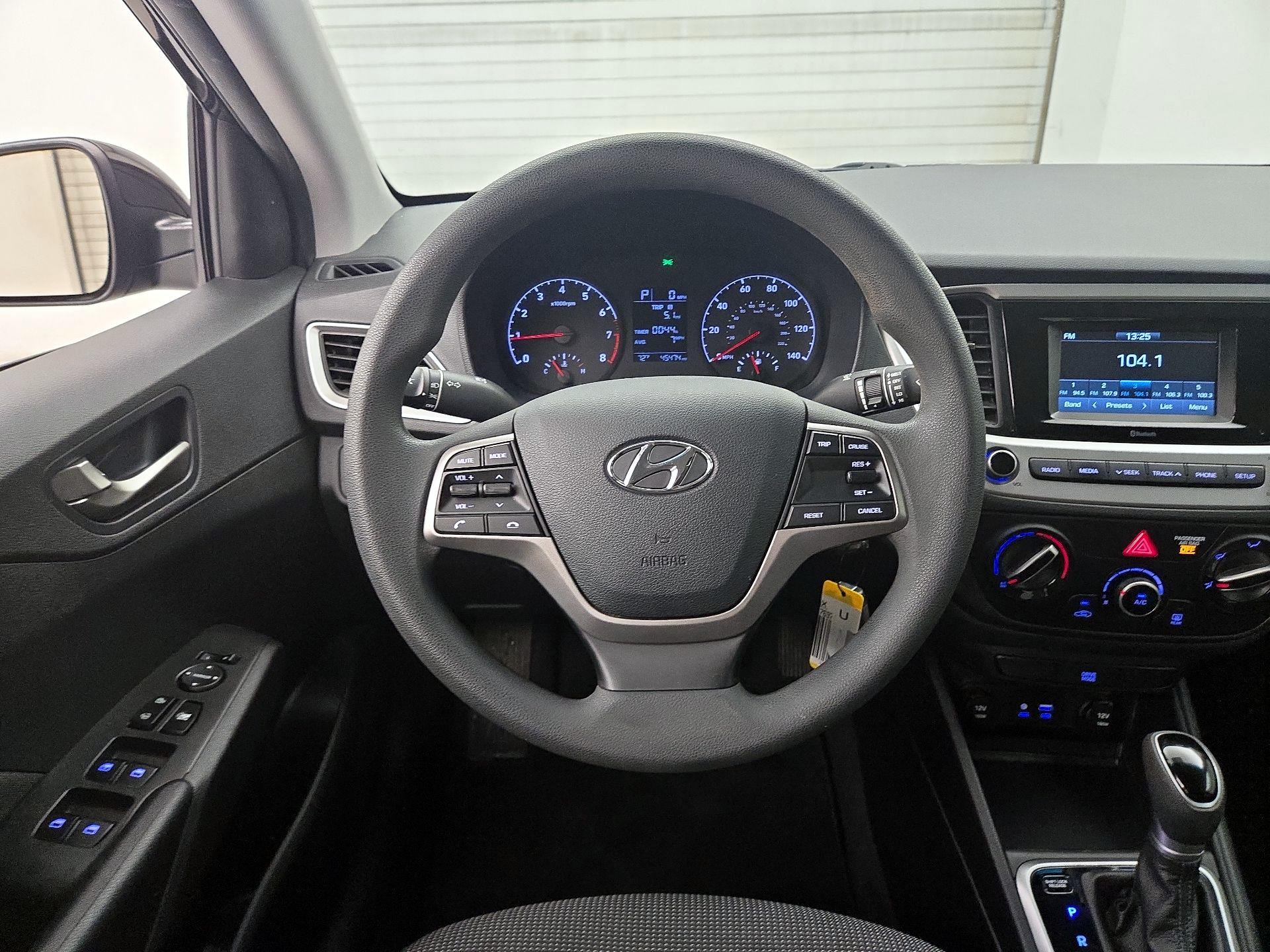 Thumbnail: 2022 Hyundai Accent - 10