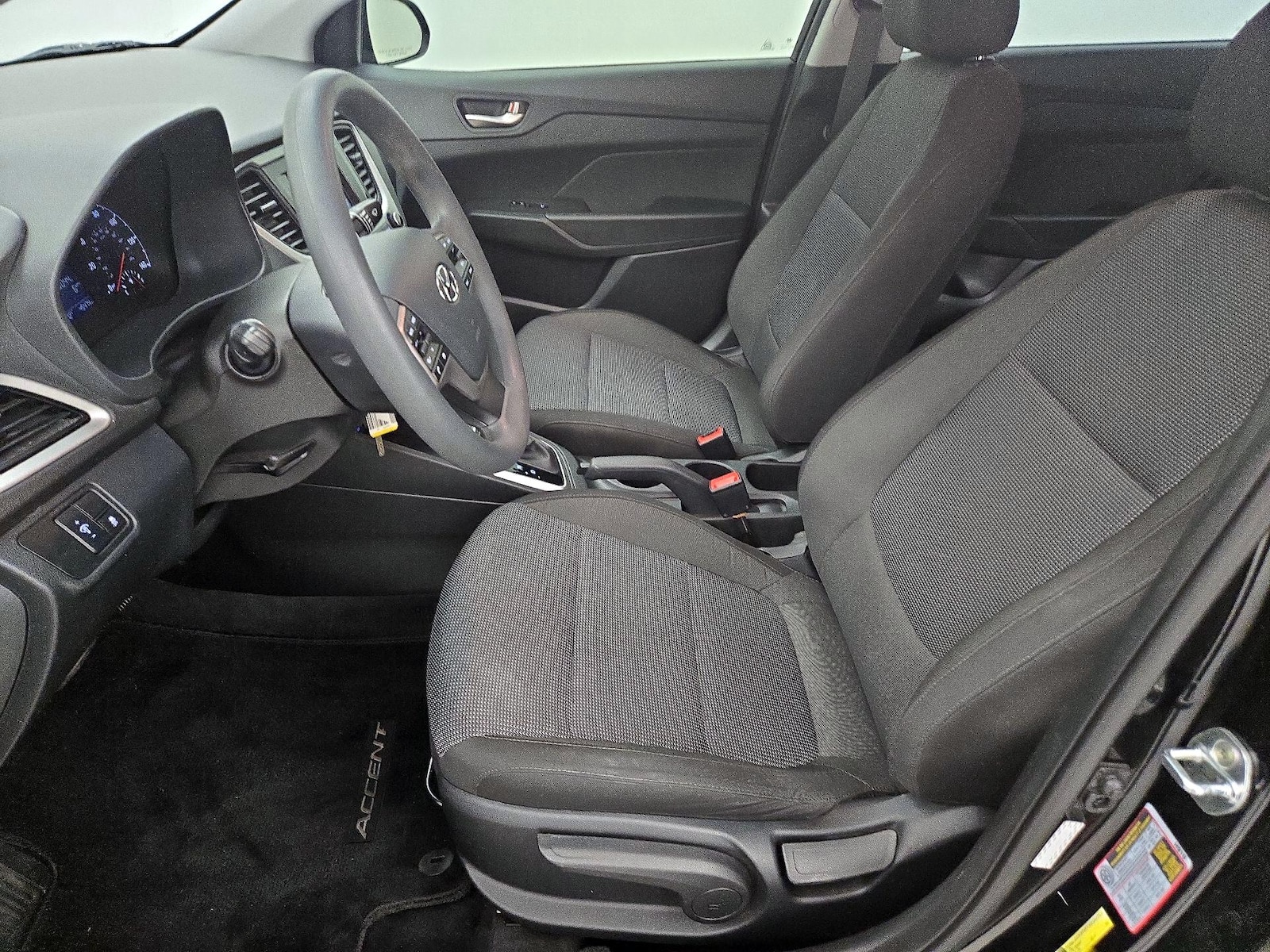 2022 Hyundai Accent SE - Photo 12