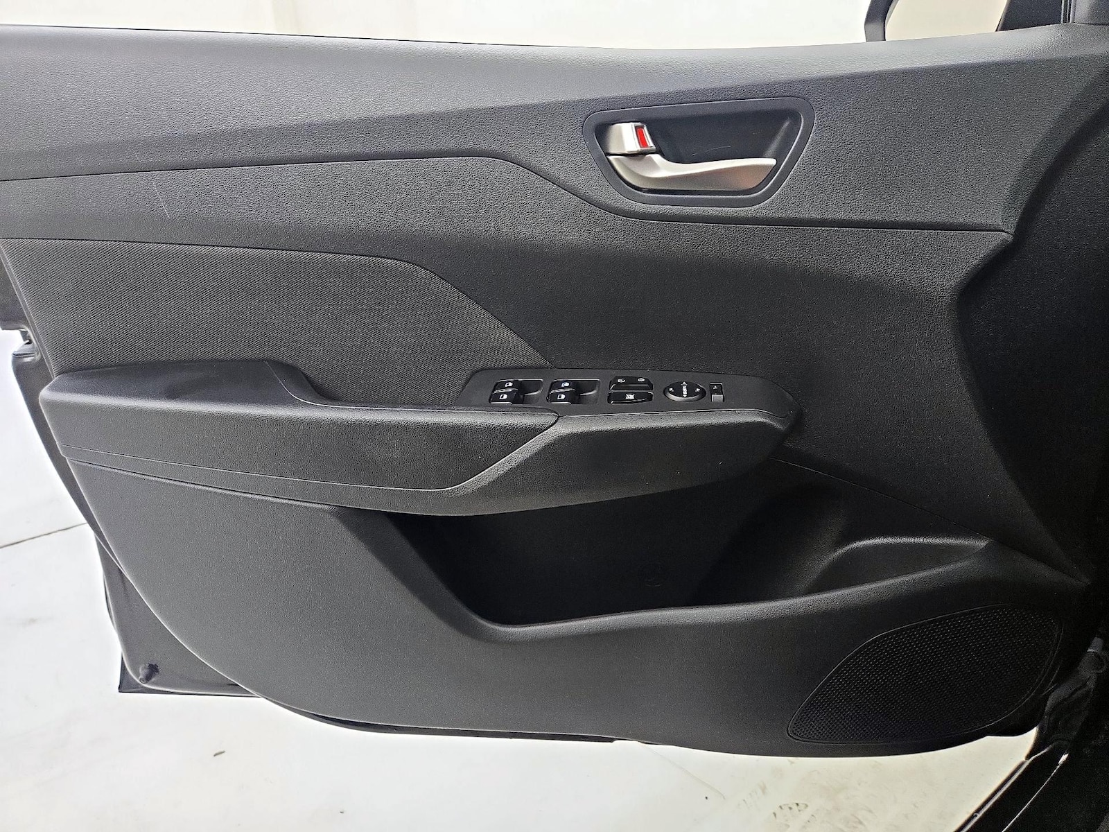 2022 Hyundai Accent SE - Photo 13