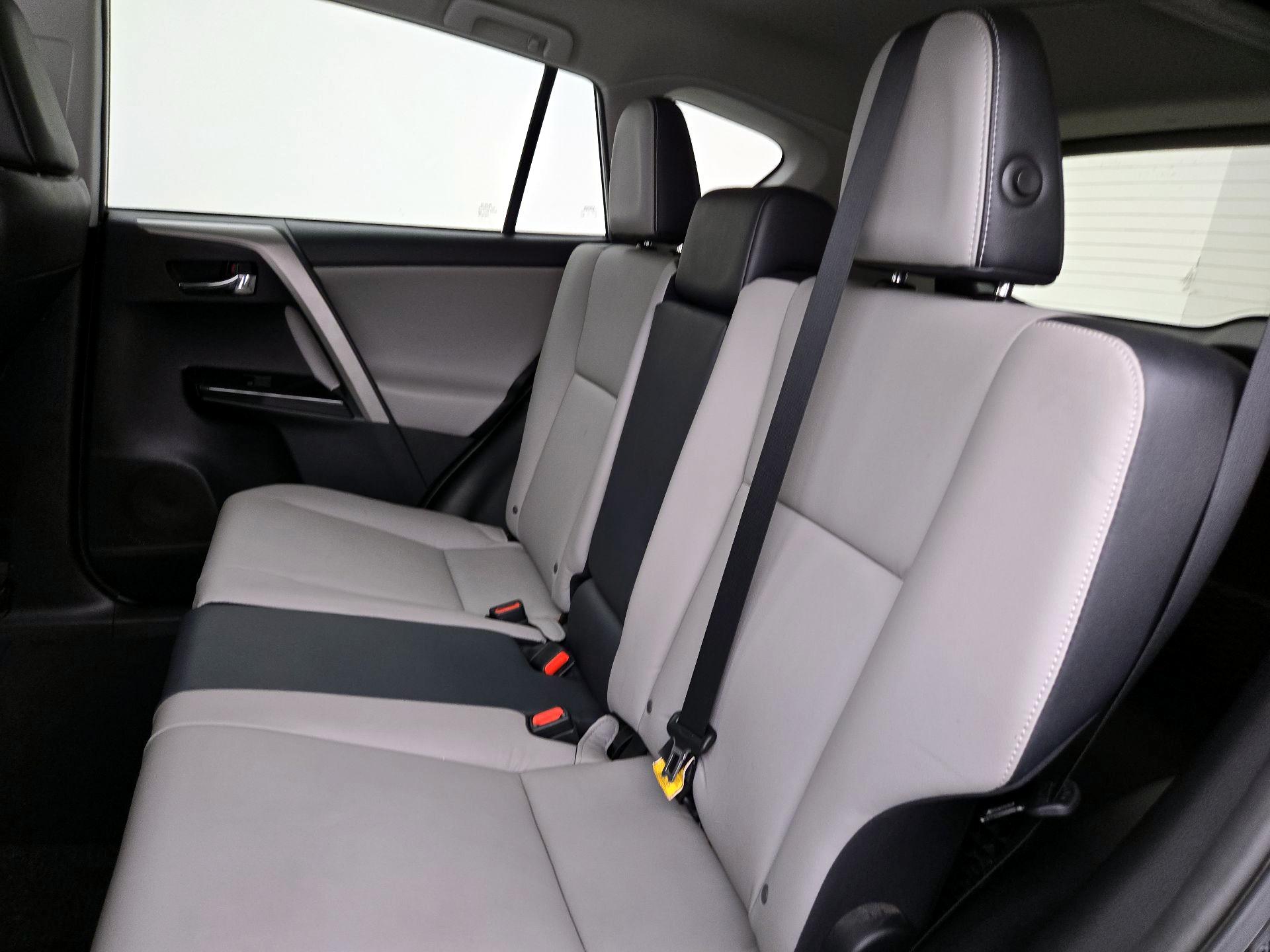 Thumbnail: 2017 Toyota RAV4 - 20