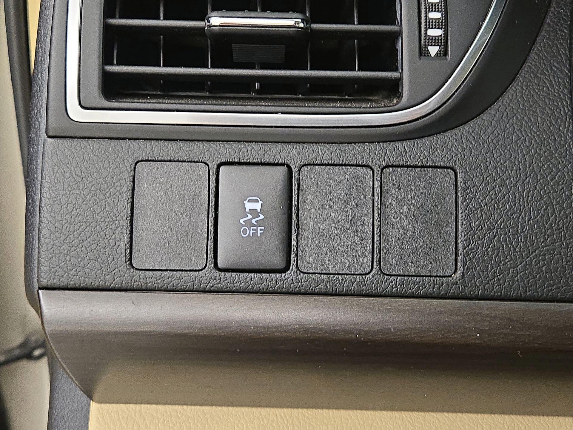 Thumbnail: 2016 Toyota Camry - 13