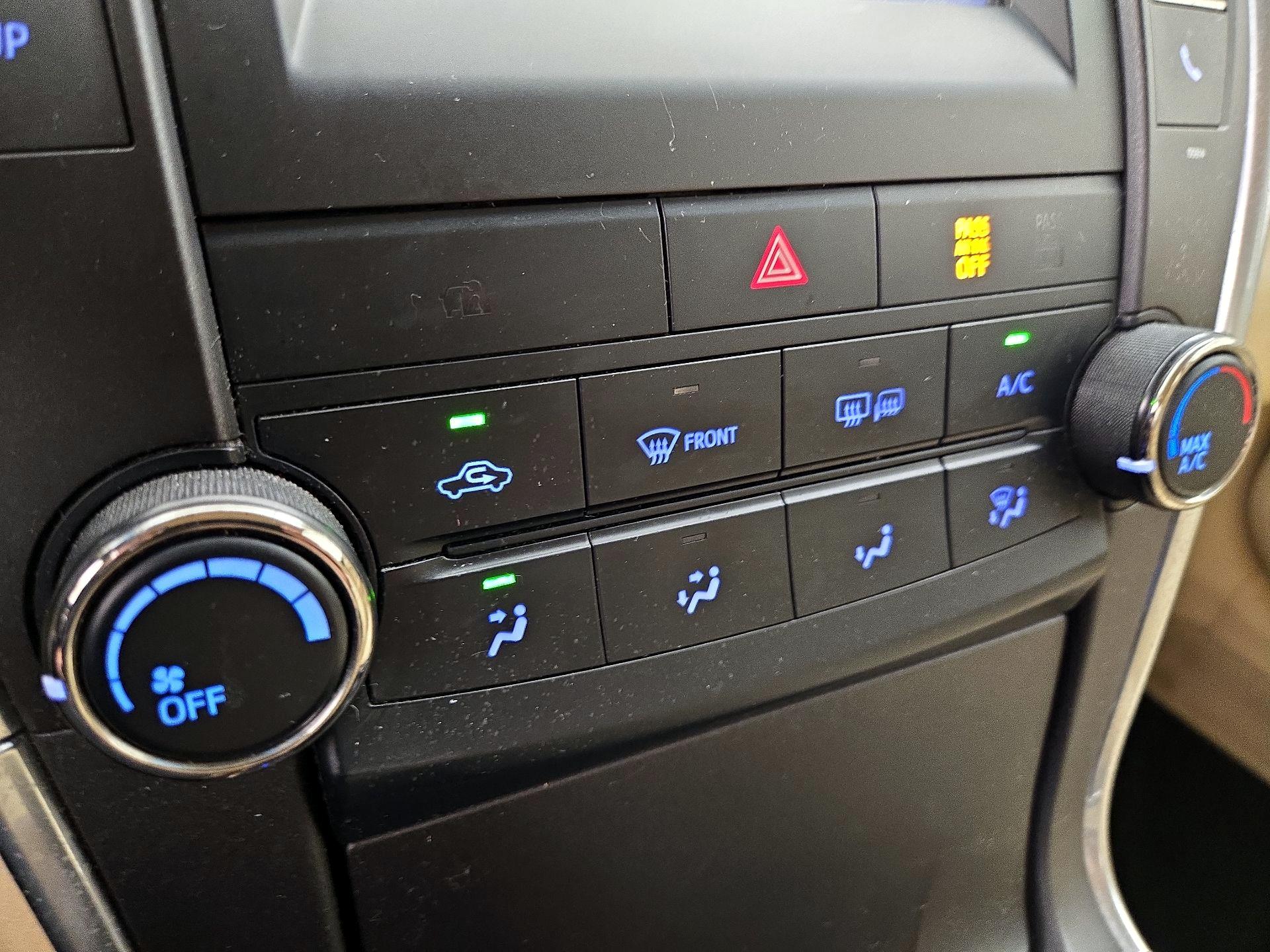 Thumbnail: 2016 Toyota Camry - 16