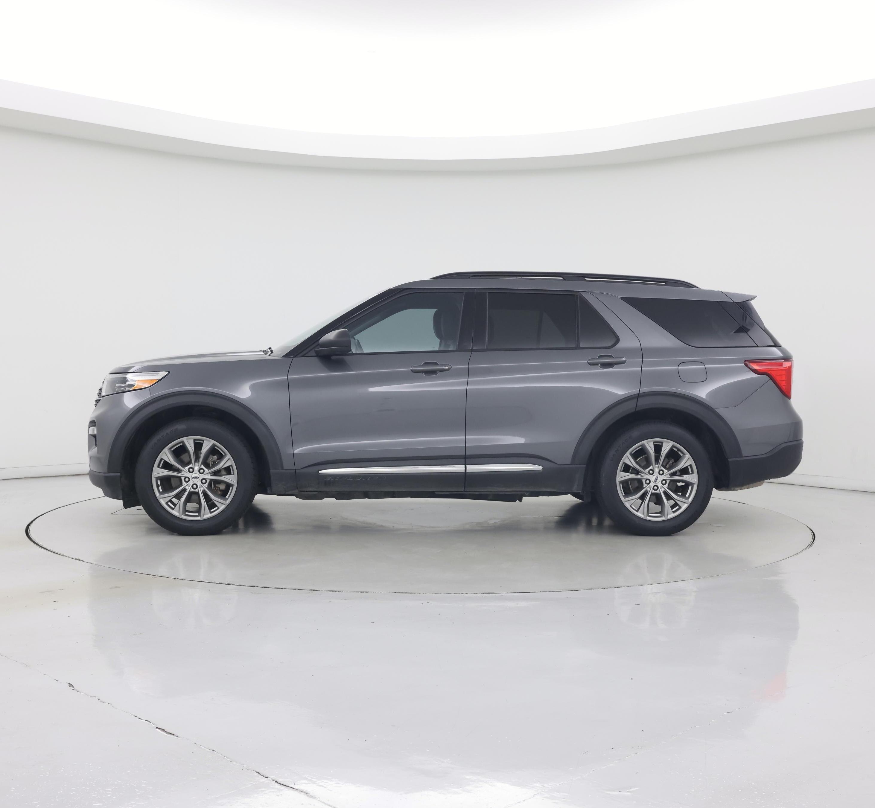 Thumbnail: 2022 Ford Explorer - 3
