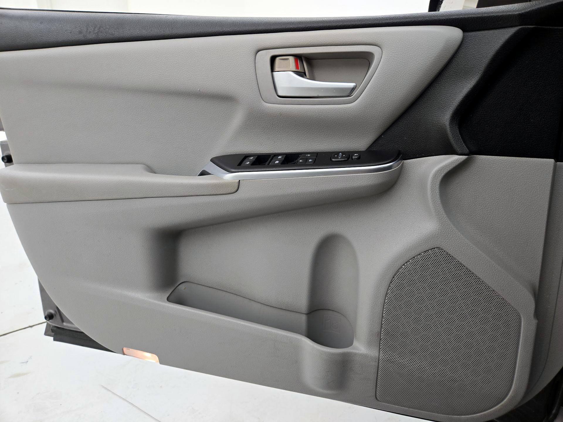 Thumbnail: 2016 Toyota Camry - 12