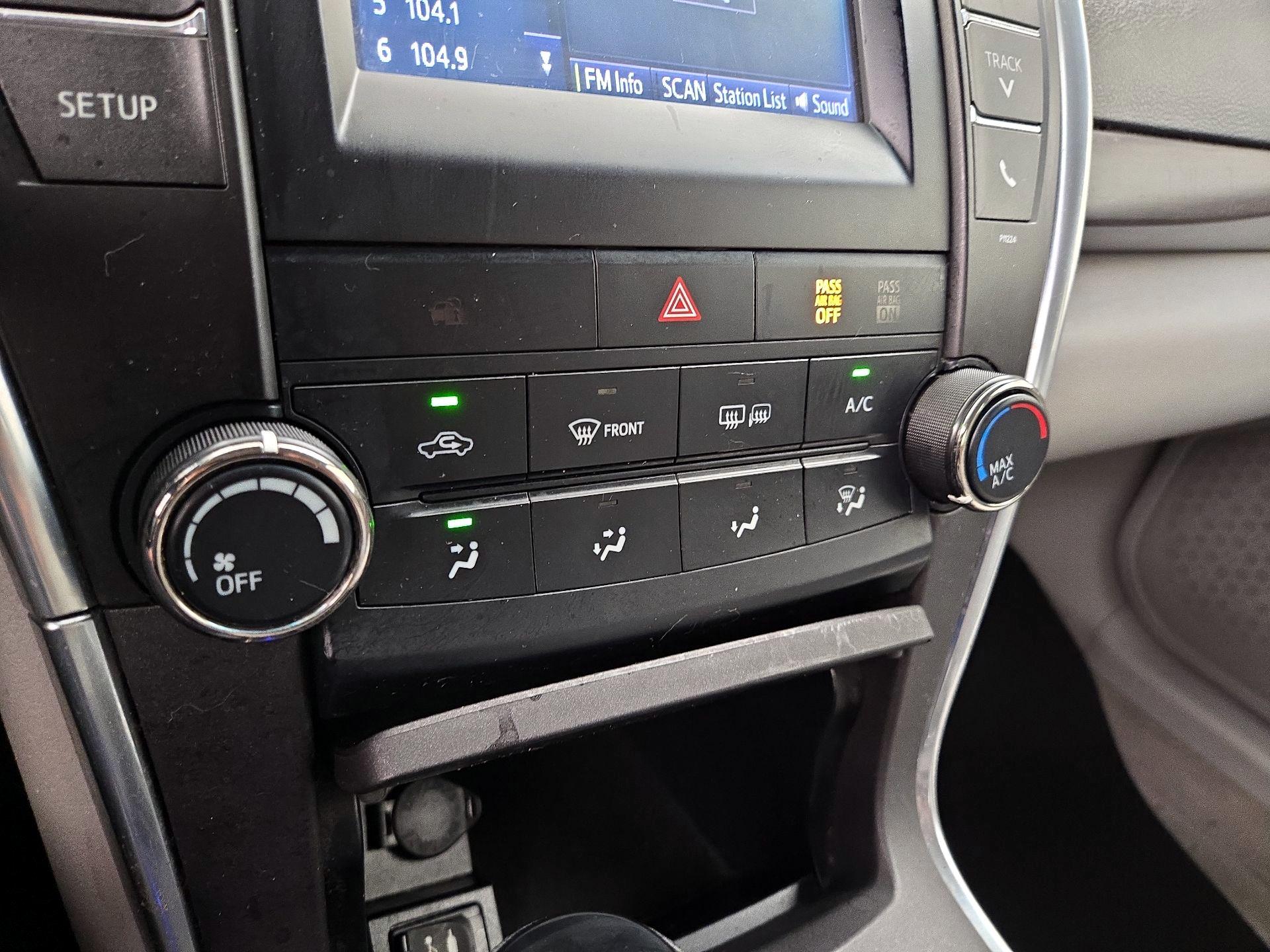 Thumbnail: 2016 Toyota Camry - 16