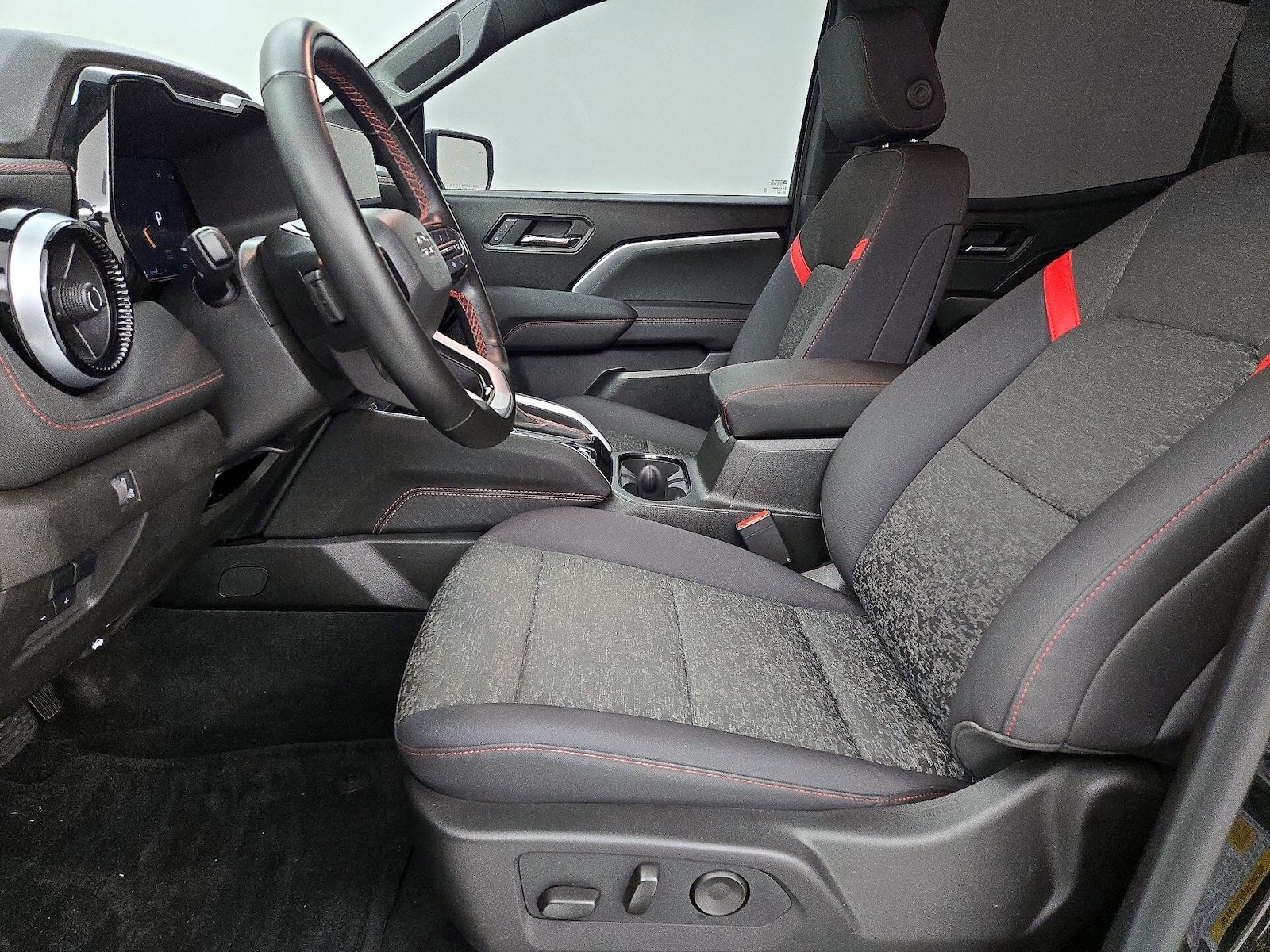 2025 Chevrolet Colorado Z71 - Photo 12