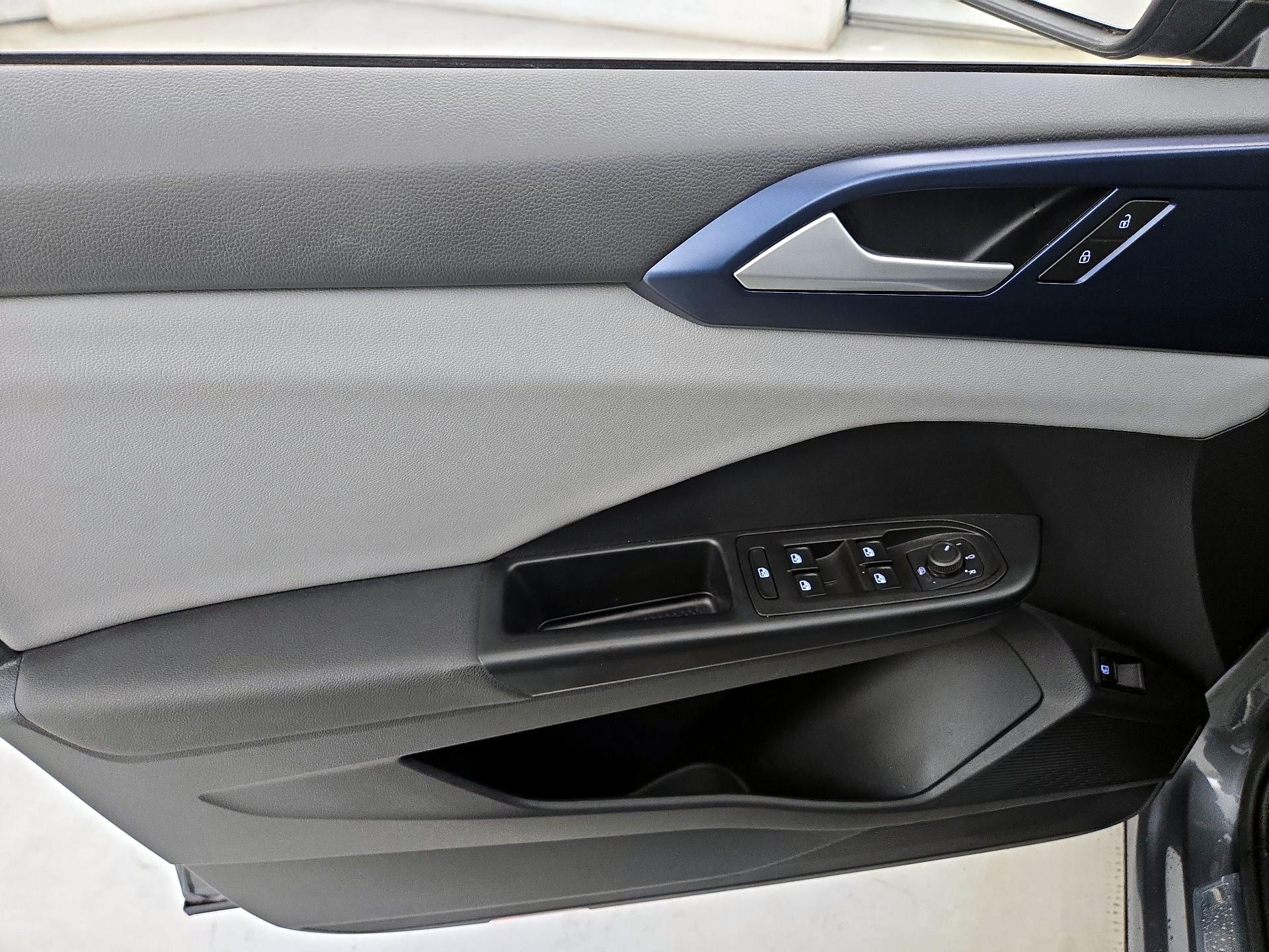 Thumbnail: 2022 Volkswagen Taos - 12