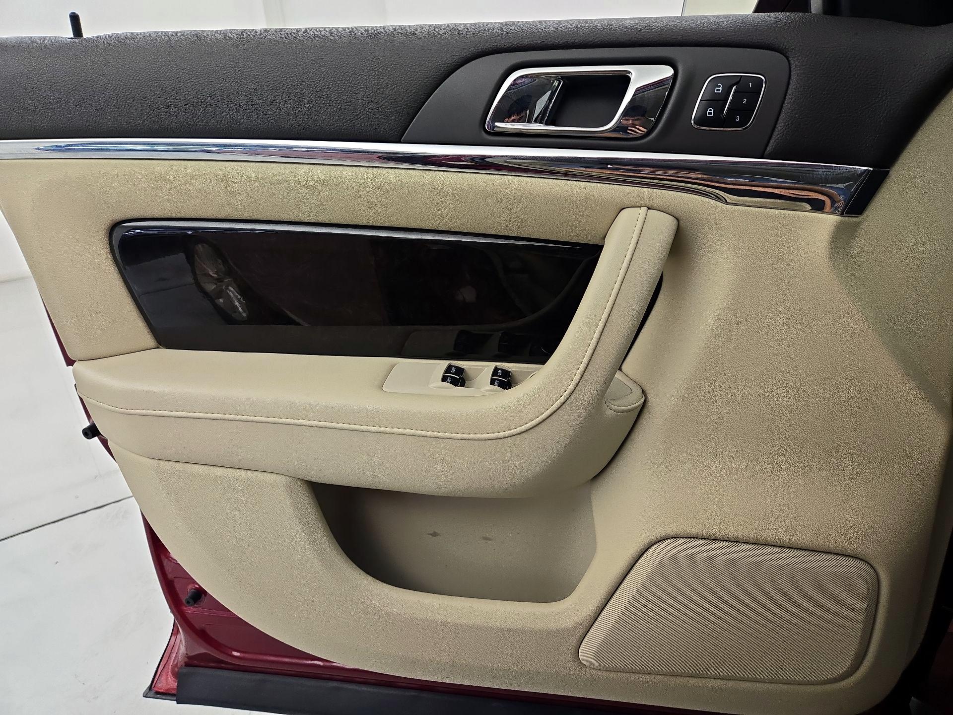 Thumbnail: 2015 Lincoln MKS - 12