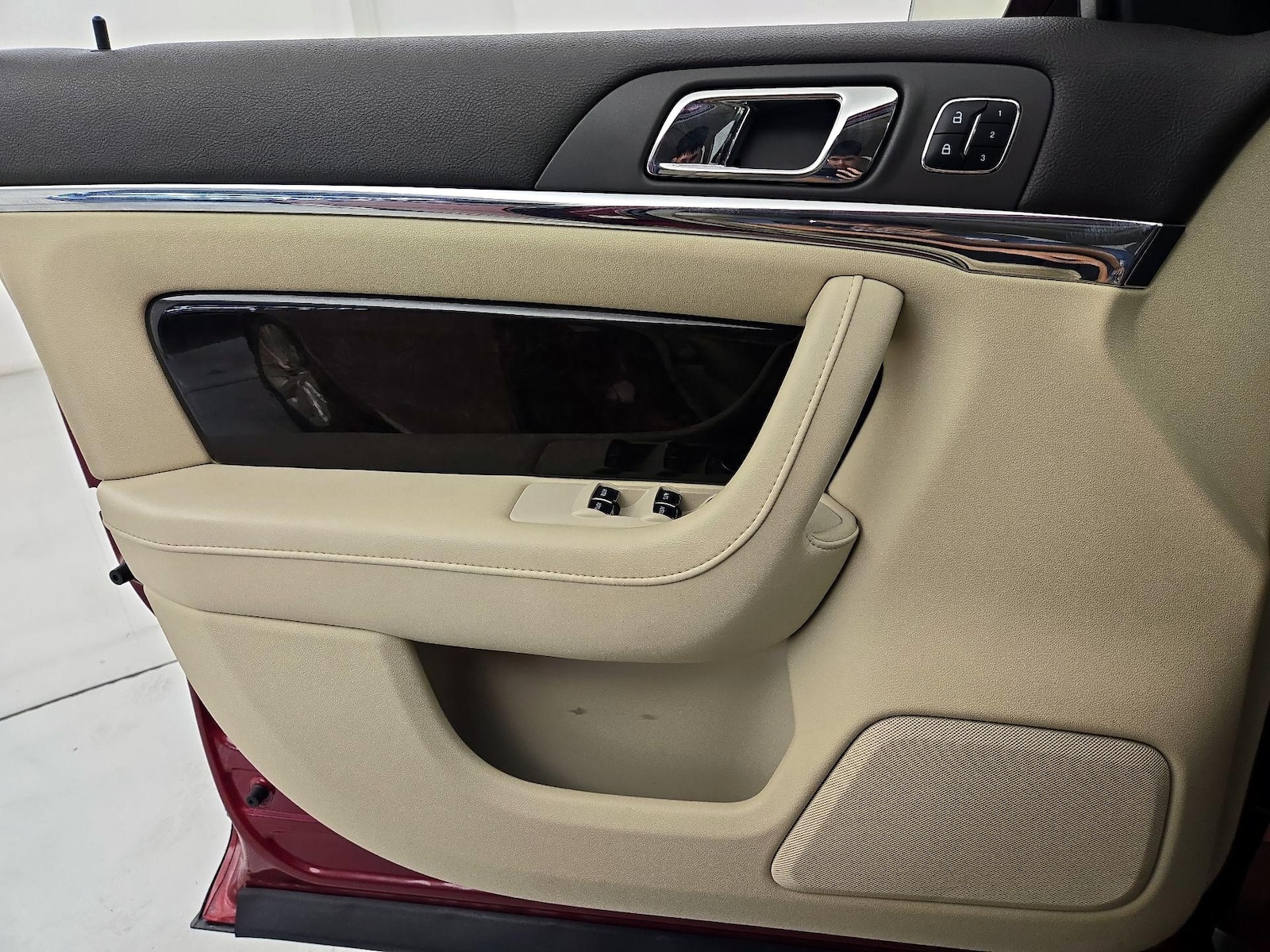 2015 Lincoln MKS Base - Photo 13