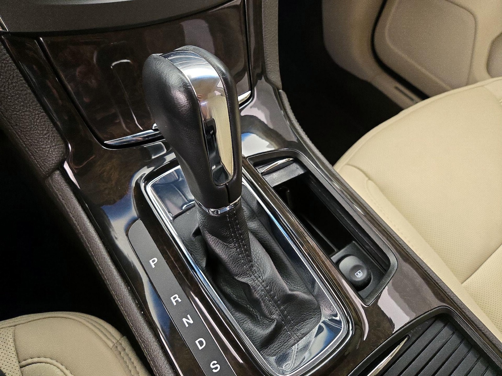2015 Lincoln MKS Base - Photo 18