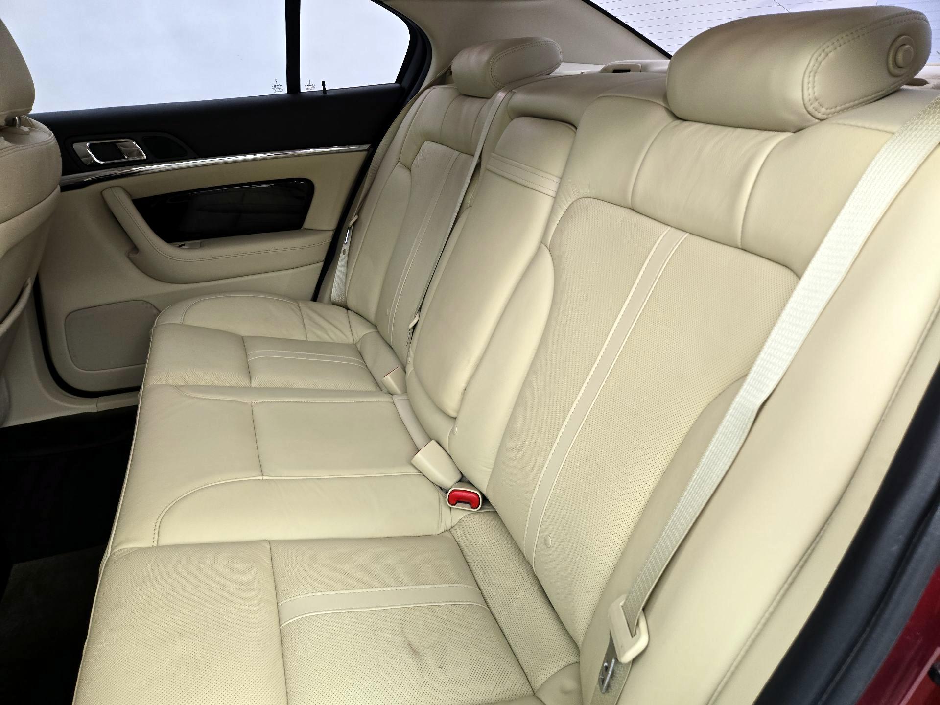 Thumbnail: 2015 Lincoln MKS - 19