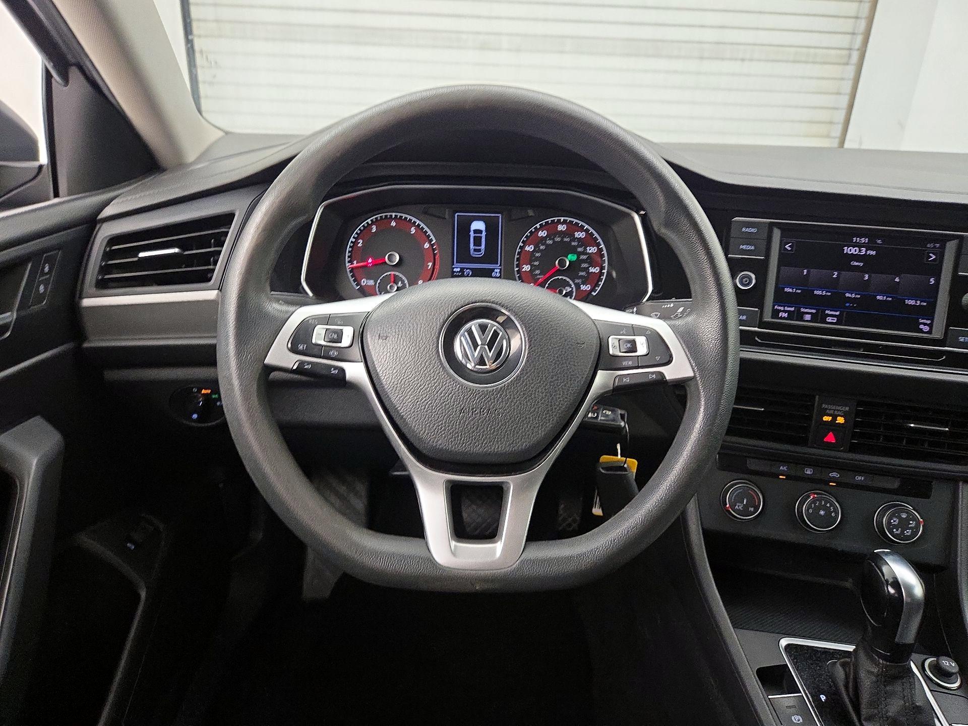 Thumbnail: 2019 Volkswagen Jetta - 10