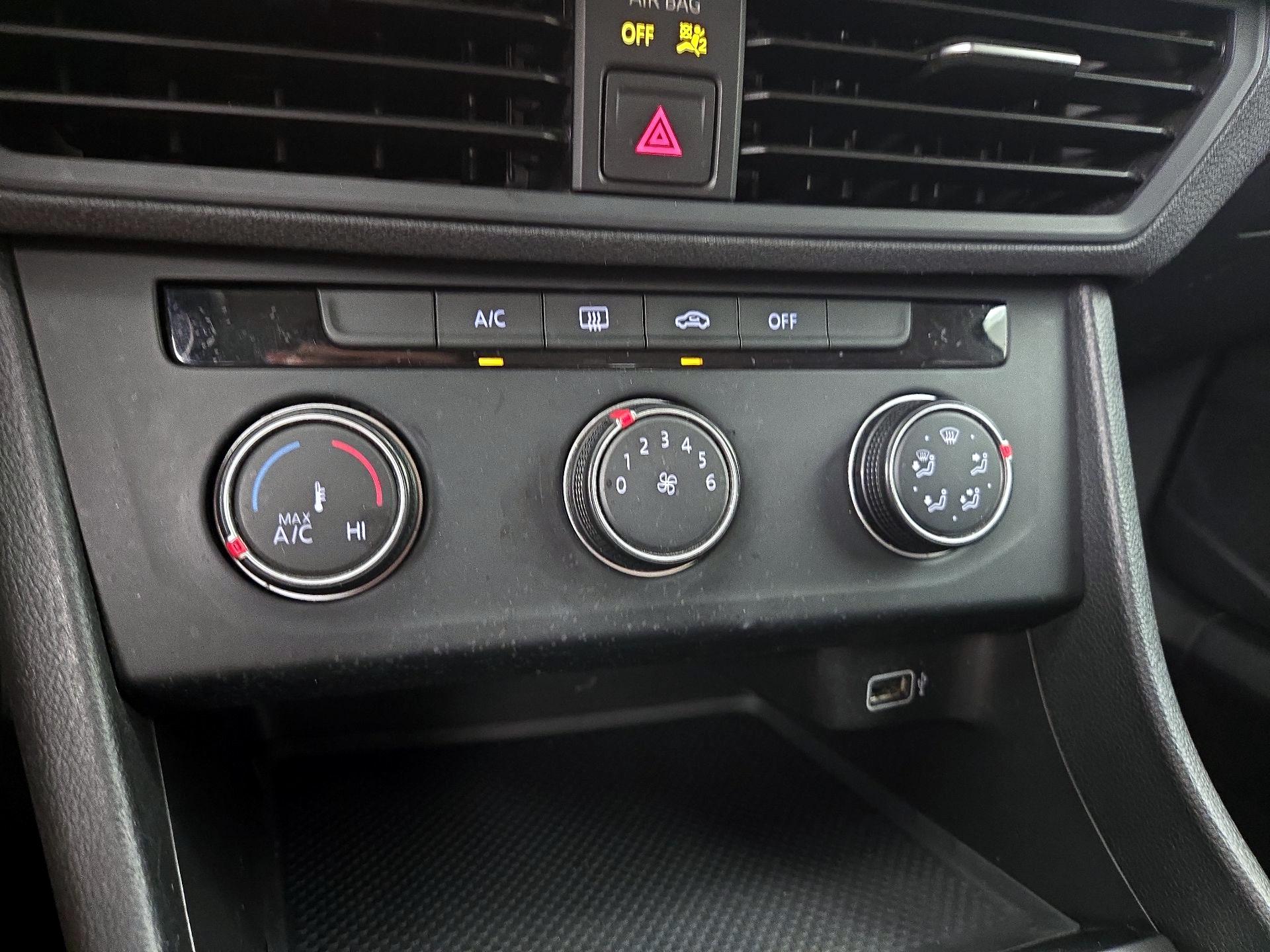 Thumbnail: 2019 Volkswagen Jetta - 16