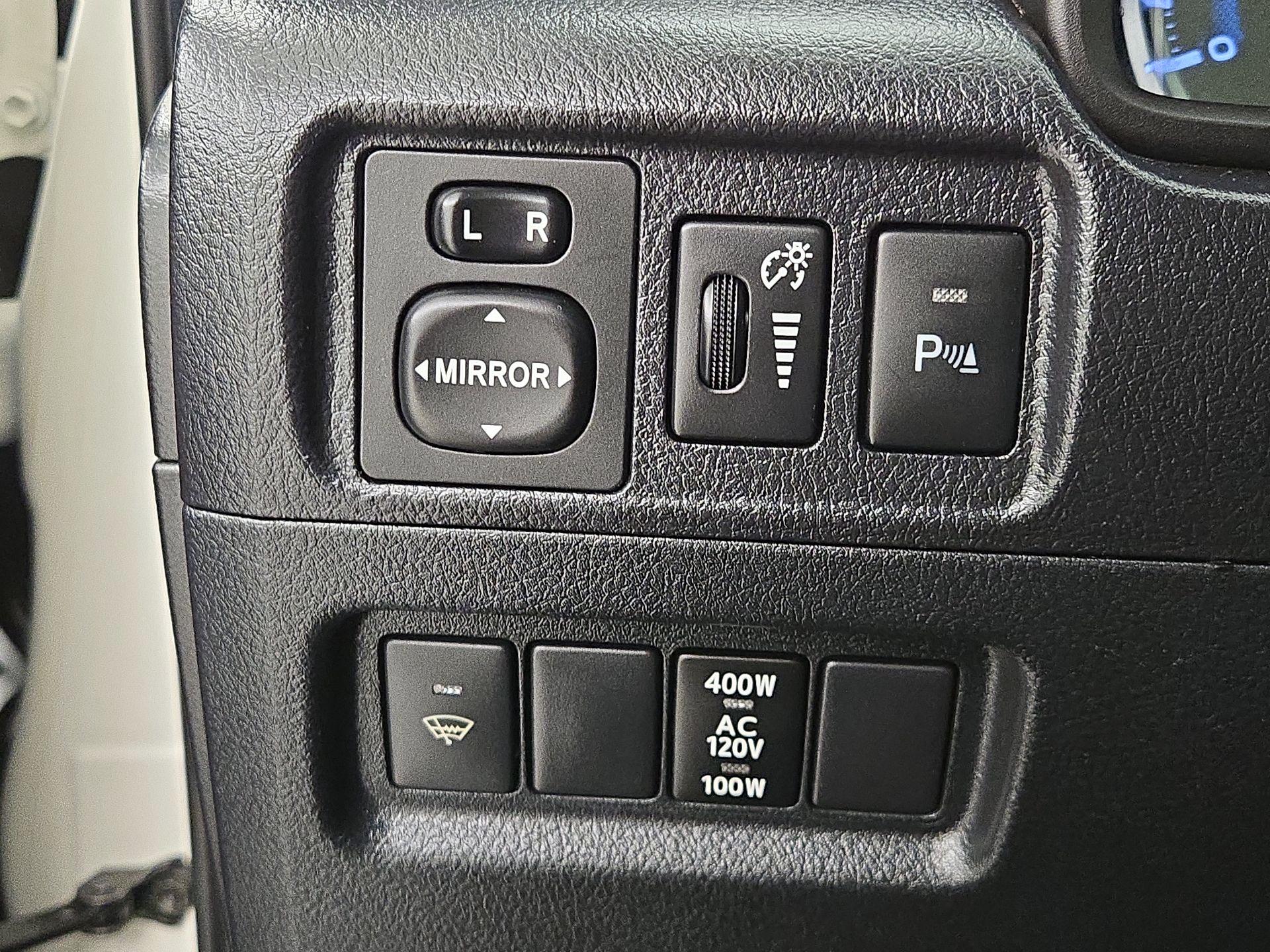 Thumbnail: 2016 Toyota 4Runner - 13