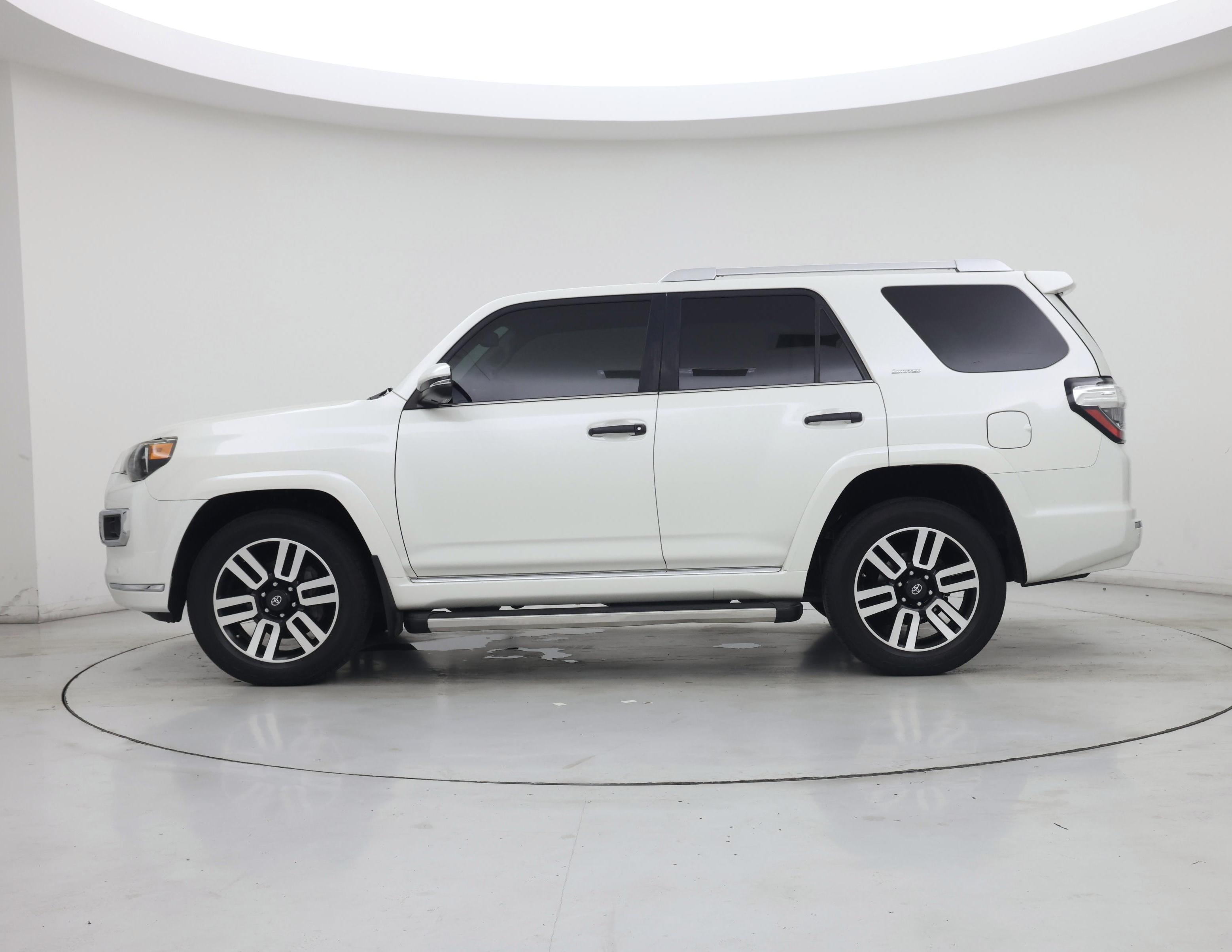Thumbnail: 2016 Toyota 4Runner - 3
