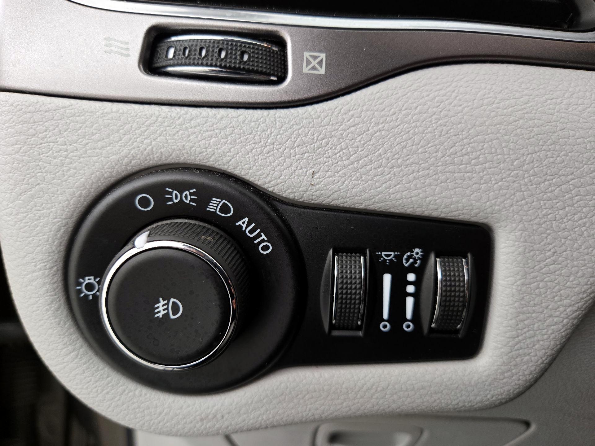 Thumbnail: 2021 Jeep Cherokee - 13