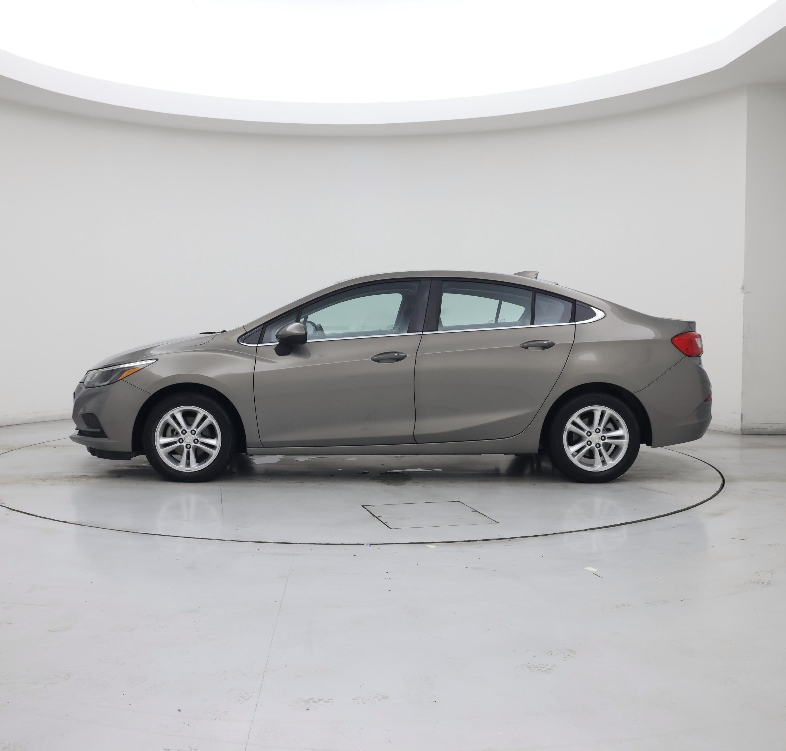 Thumbnail: 2017 Chevrolet Cruze - 3