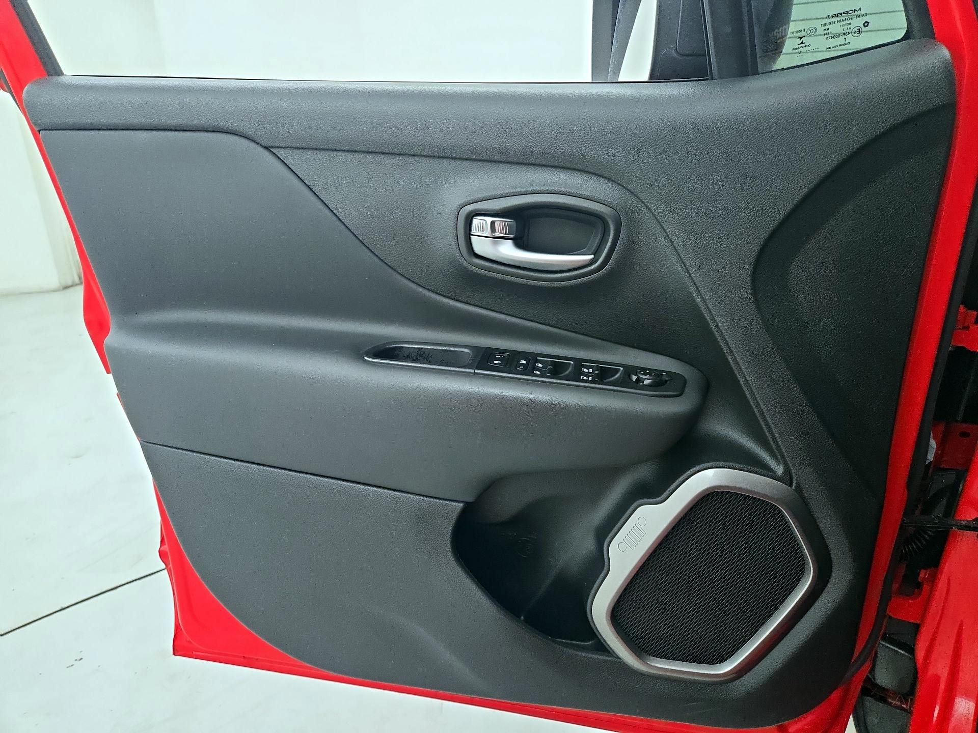 Thumbnail: 2022 Jeep Renegade - 12