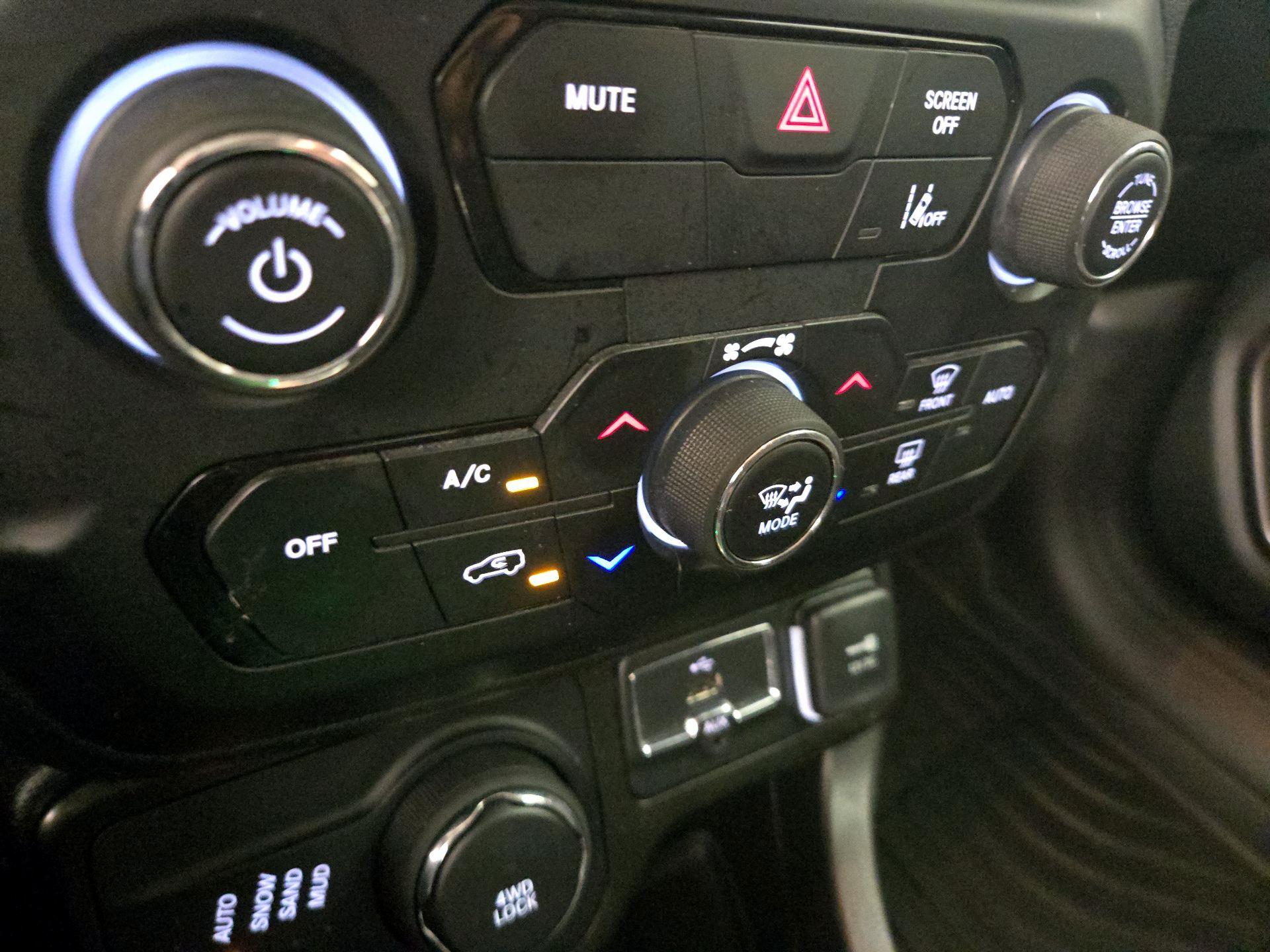 Thumbnail: 2022 Jeep Renegade - 17