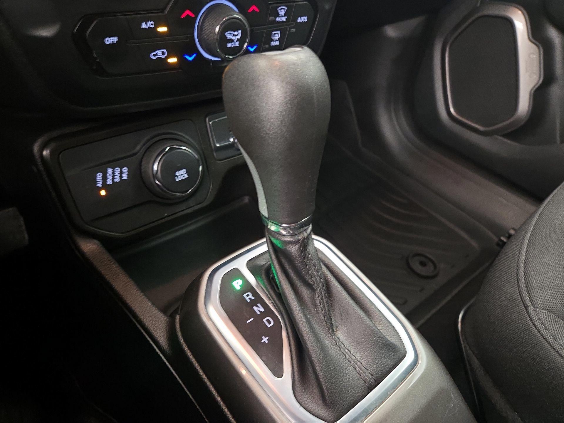 Thumbnail: 2022 Jeep Renegade - 18