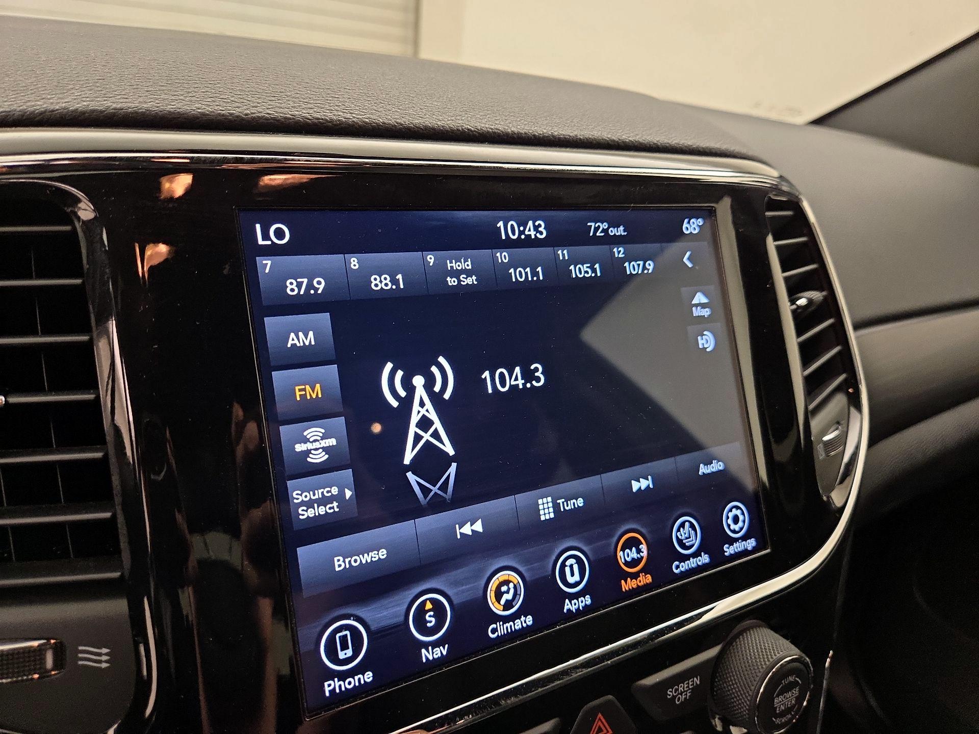 Thumbnail: 2021 Jeep Grand Cherokee - 14