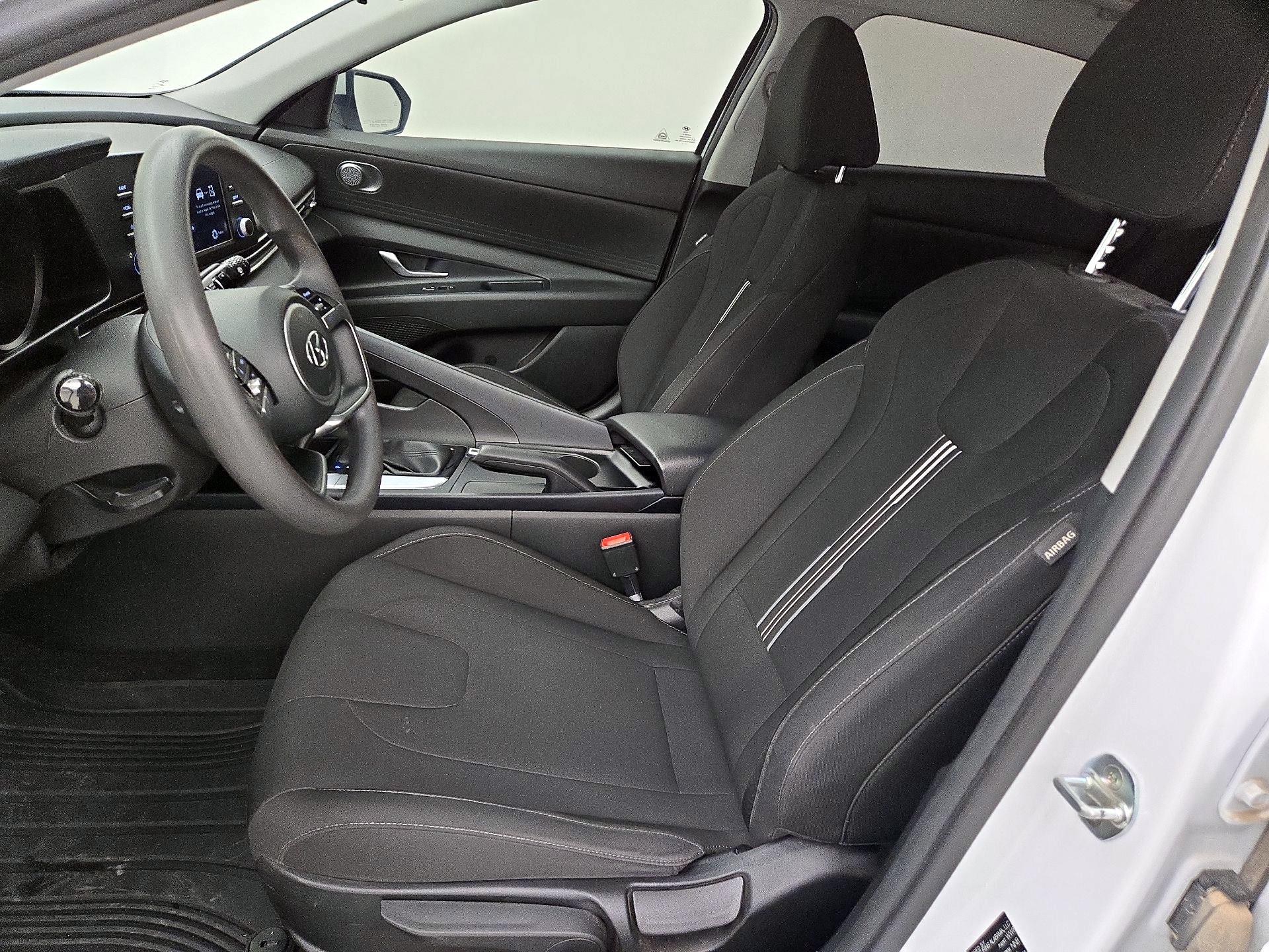 Thumbnail: 2022 Hyundai Elantra - 9