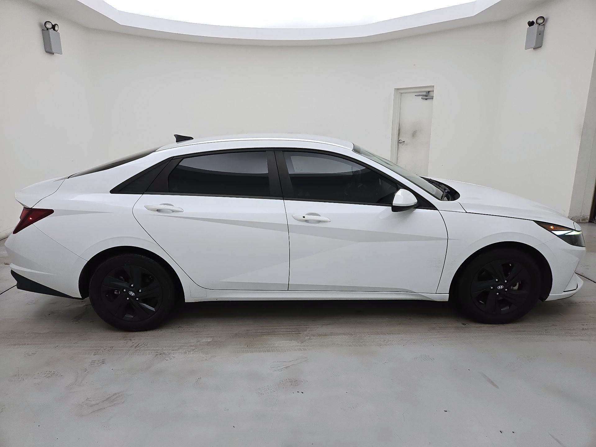 Thumbnail: 2022 Hyundai Elantra - 4