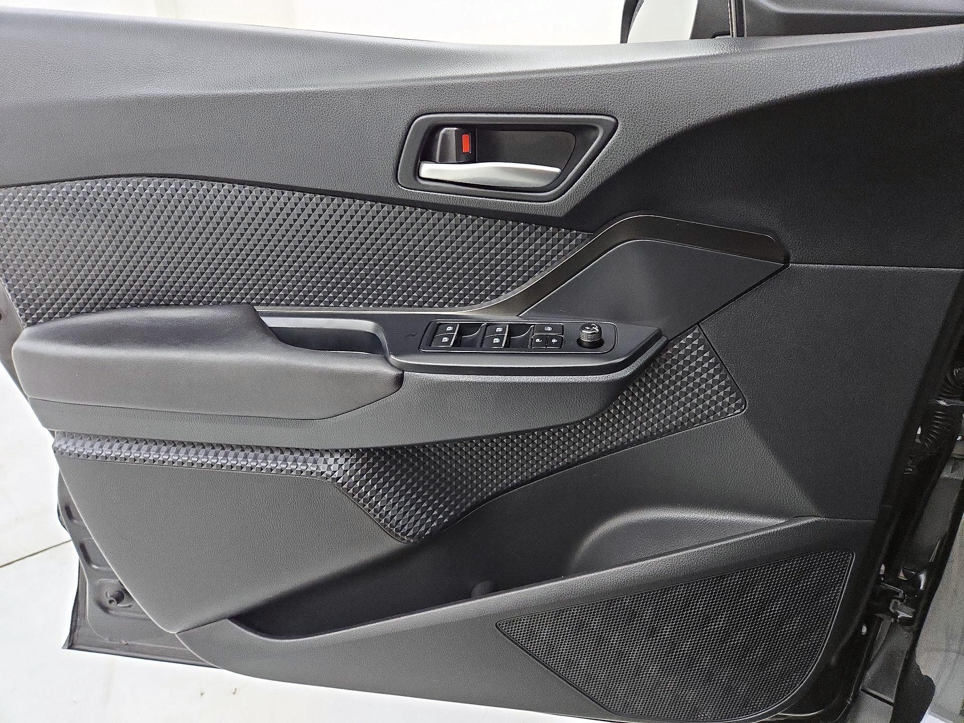 Thumbnail: 2018 Toyota C-HR - 12