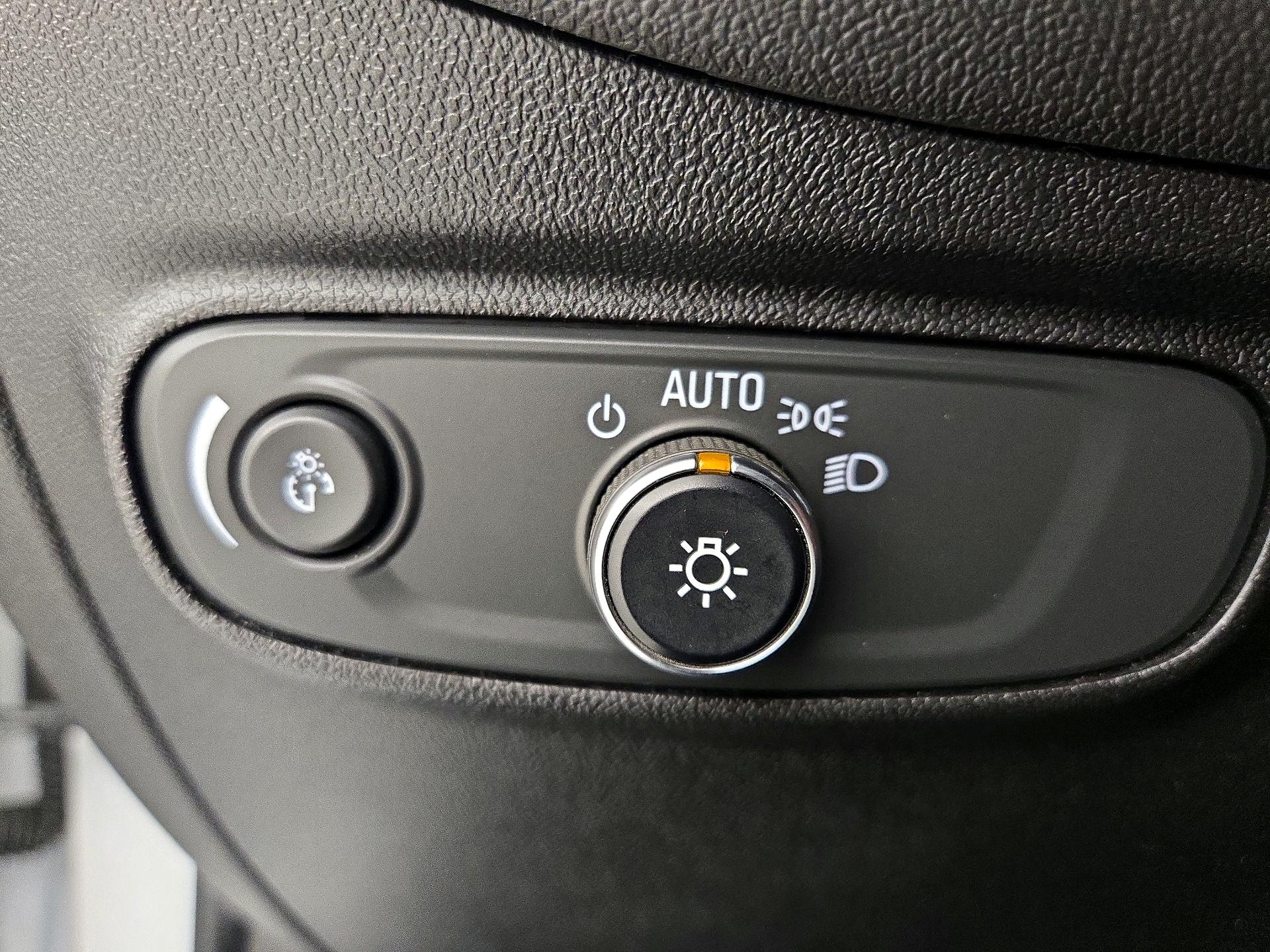 Thumbnail: 2019 Chevrolet Equinox - 11