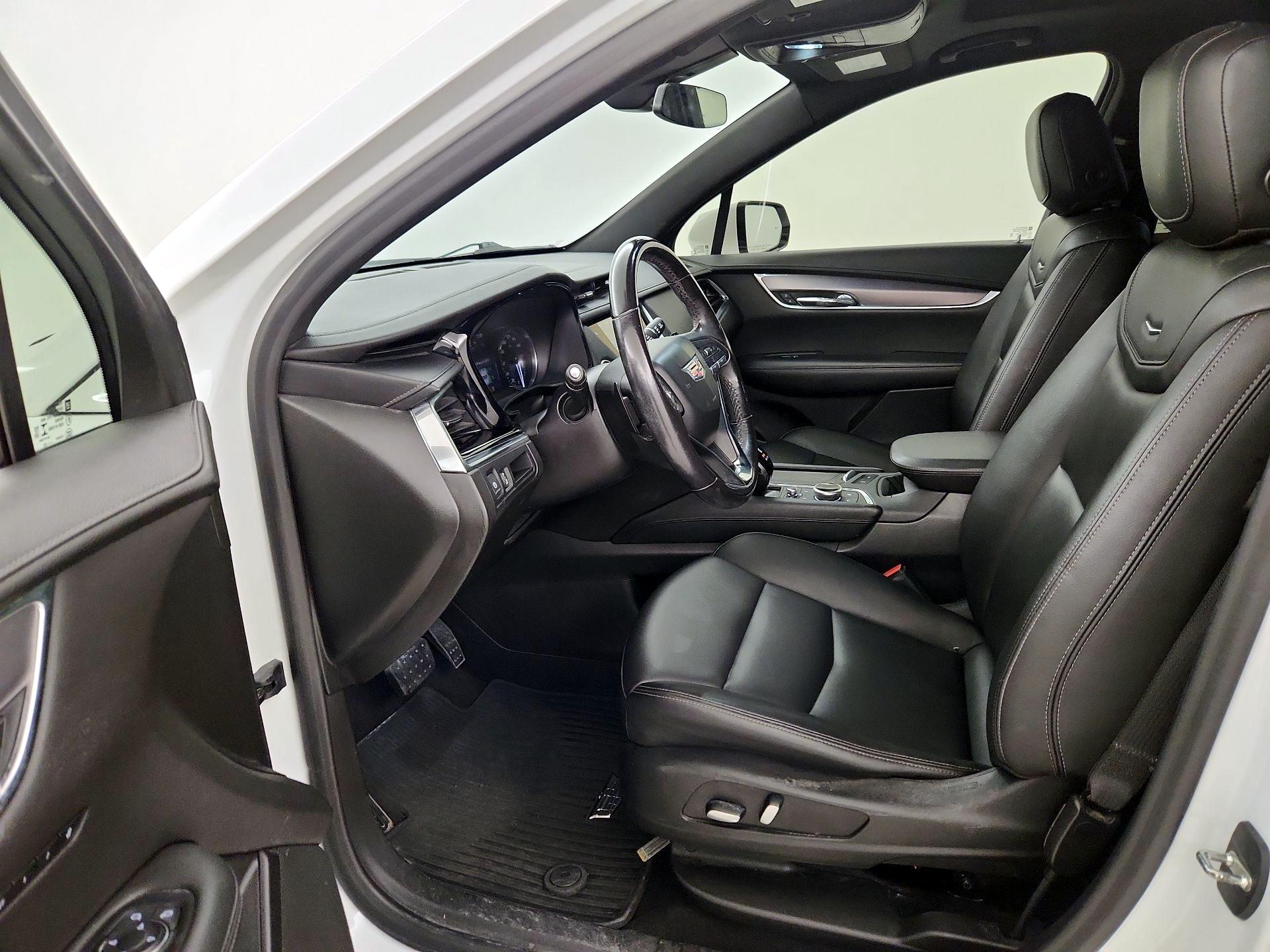 Thumbnail: 2022 Cadillac XT6 - 11