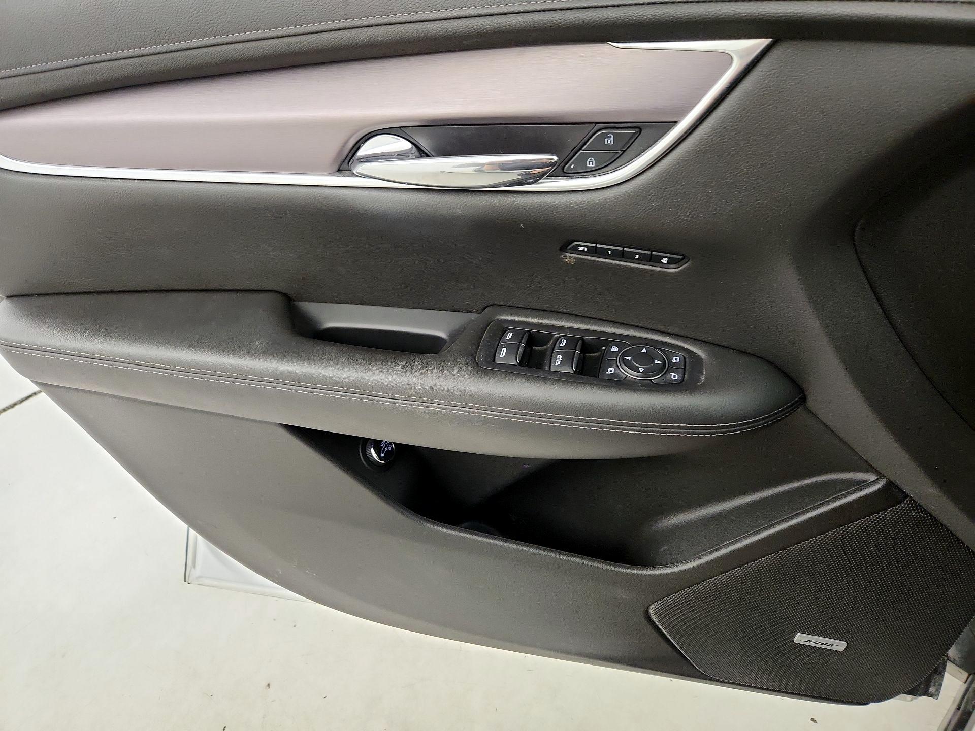 Thumbnail: 2022 Cadillac XT6 - 12