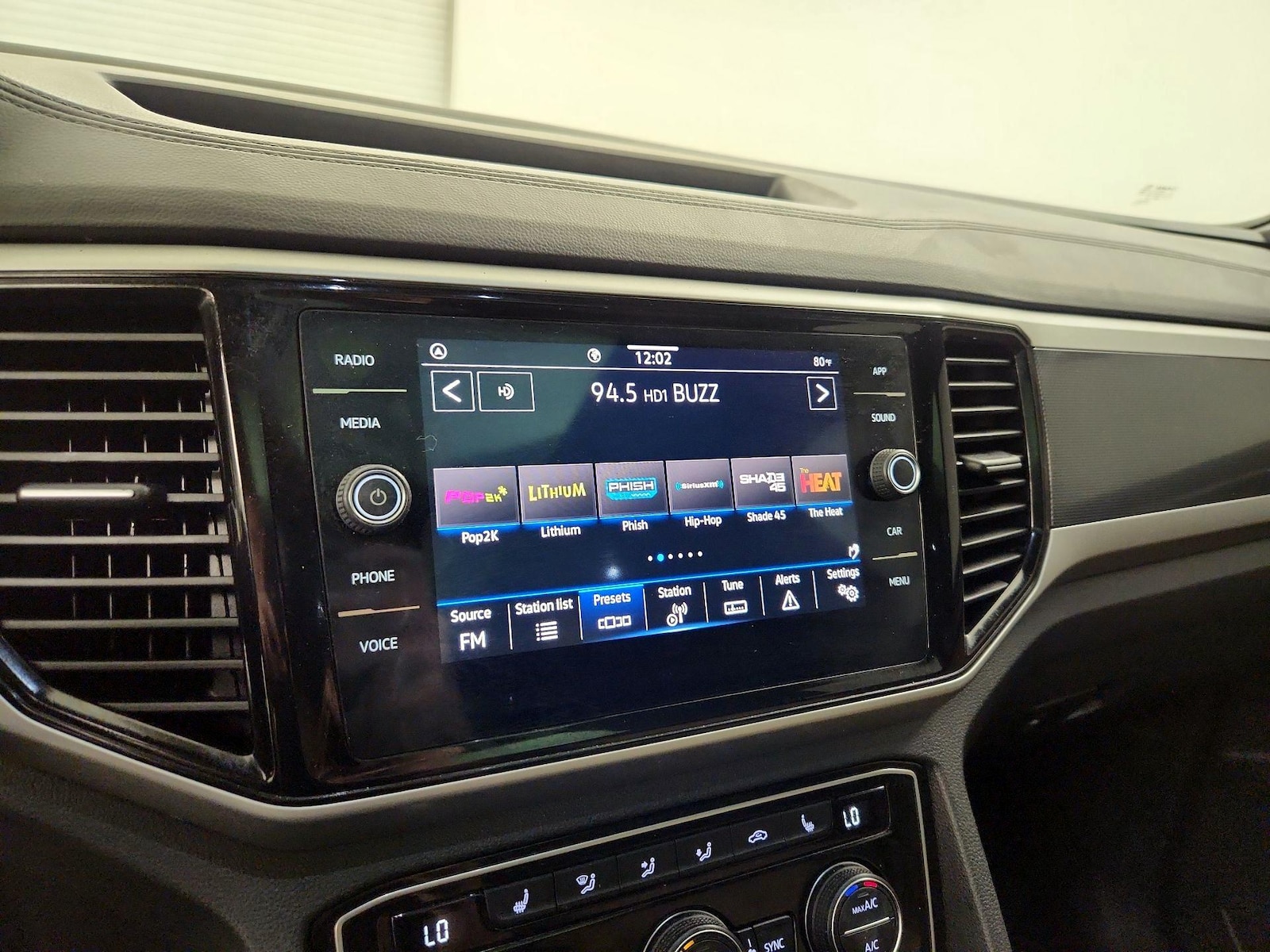 2022 Volkswagen Atlas Cross Sport SE w/Tech - Photo 17