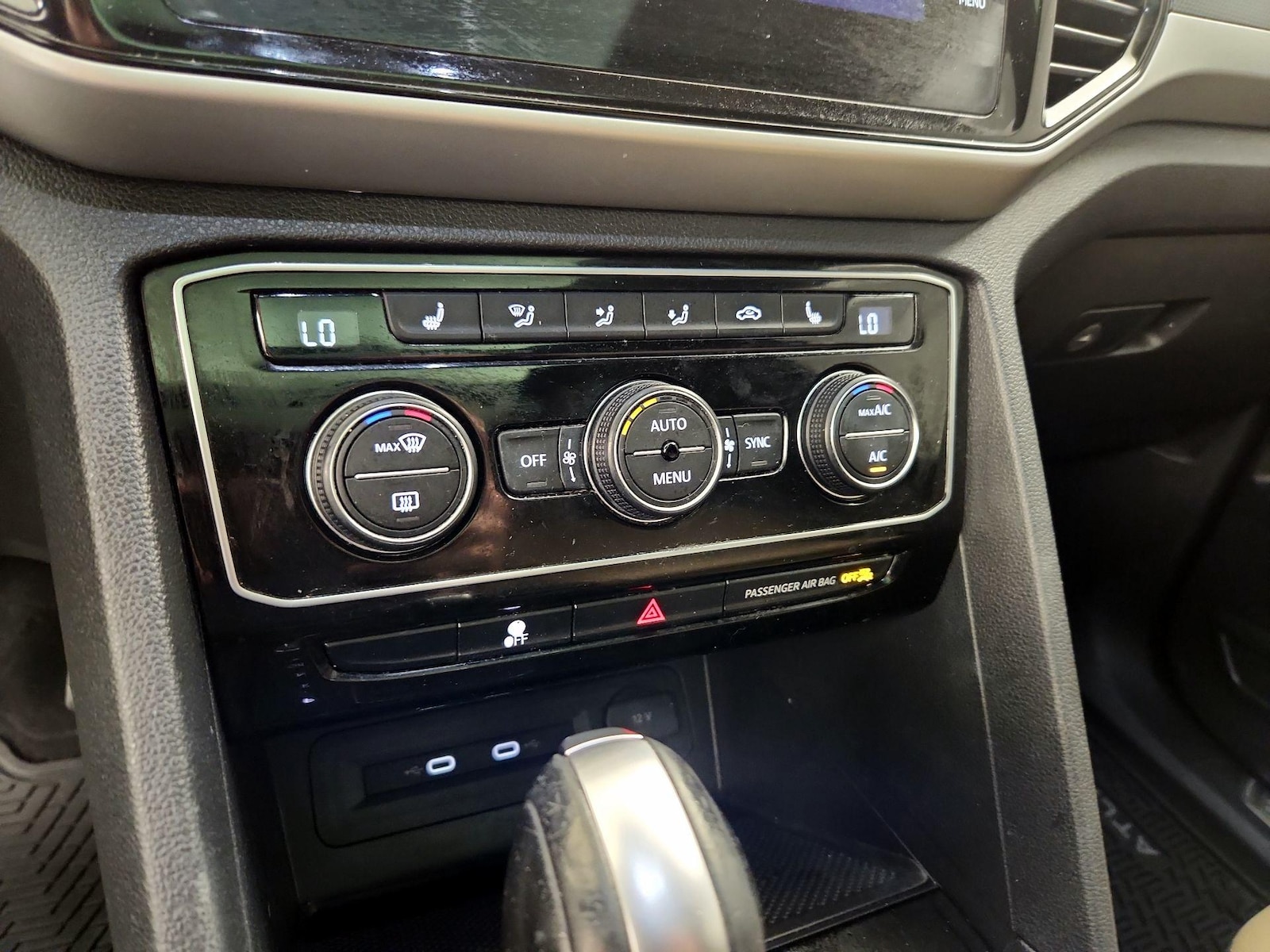 2022 Volkswagen Atlas Cross Sport SE w/Tech - Photo 18