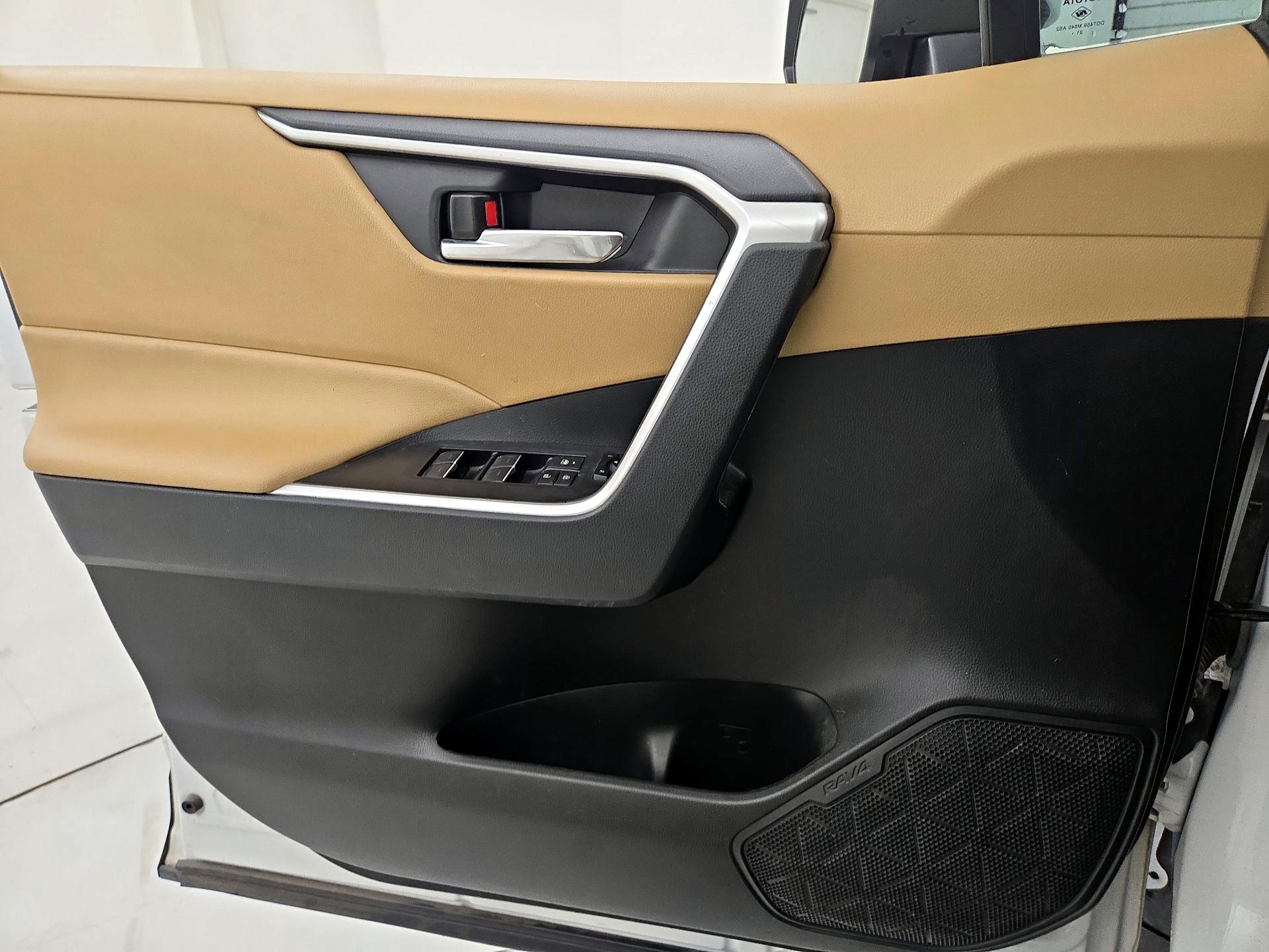 Thumbnail: 2022 Toyota RAV4 - 12