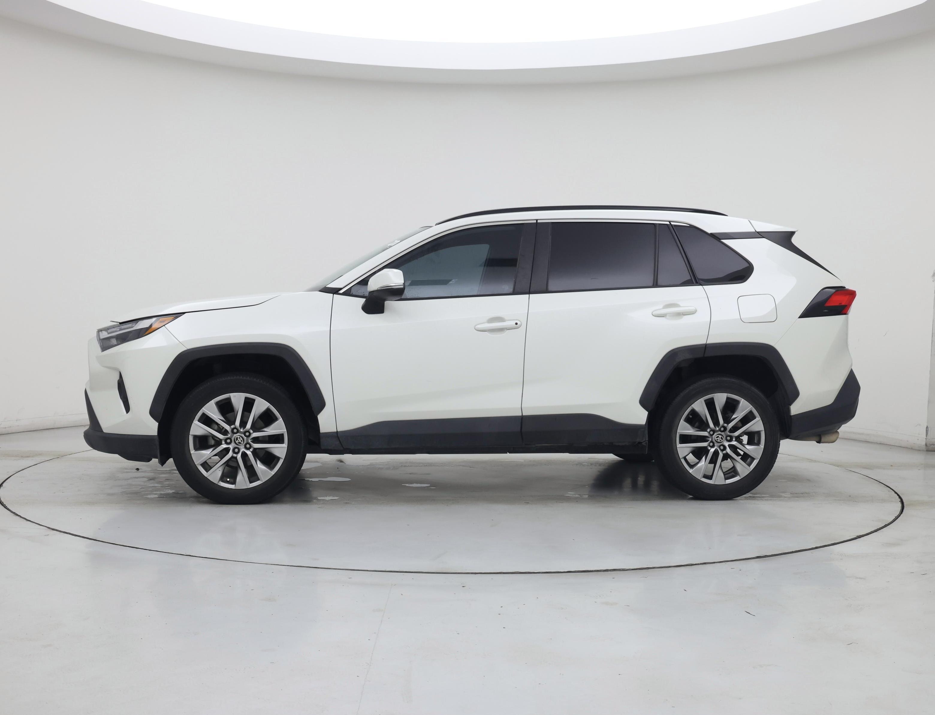 Thumbnail: 2022 Toyota RAV4 - 3