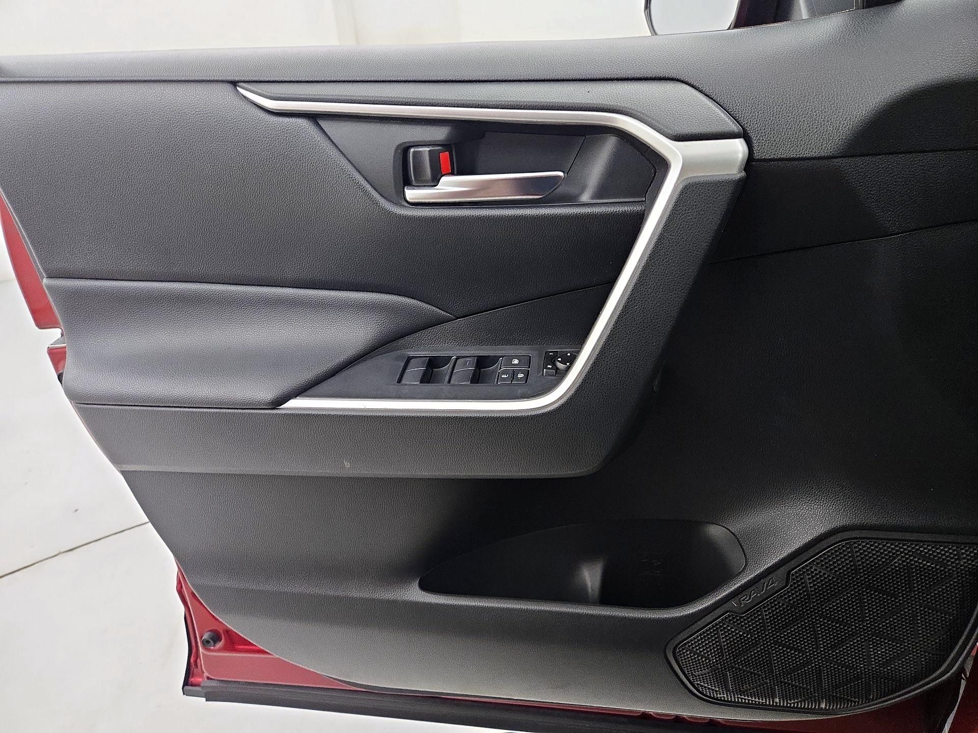 Thumbnail: 2019 Toyota RAV4 - 12